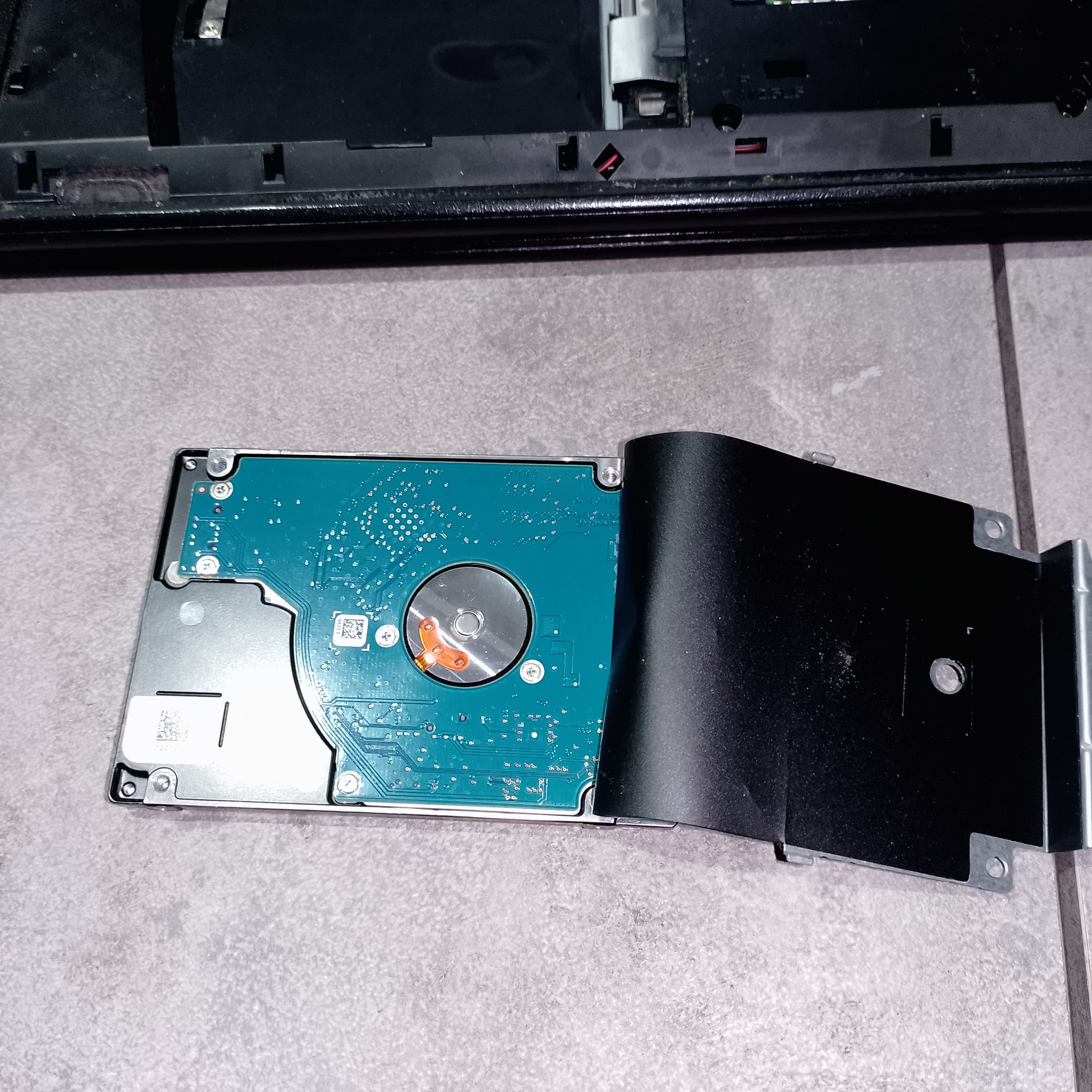 Снятие направляющих планок со старого HDD