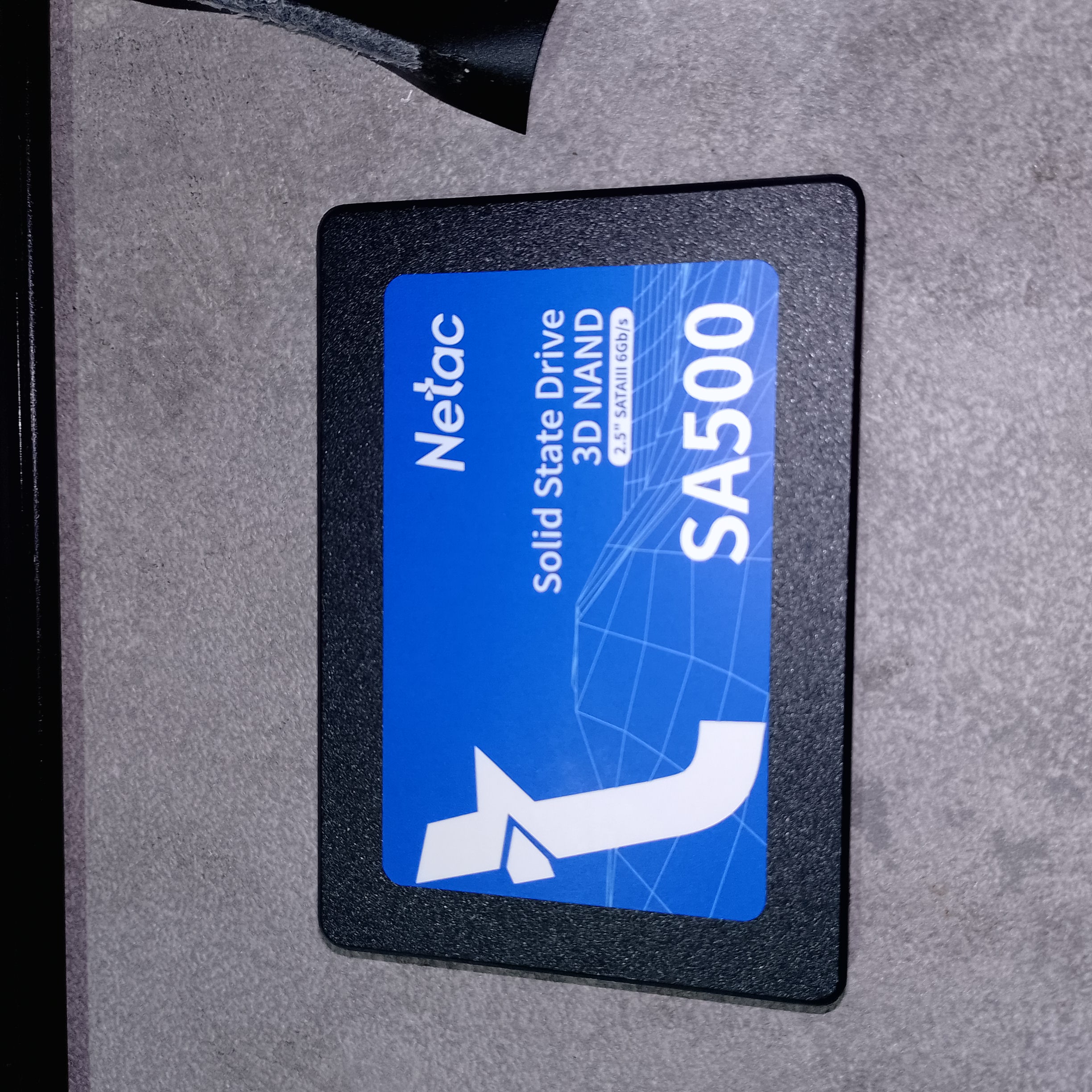 SATA SSD без упаковки перед установкой