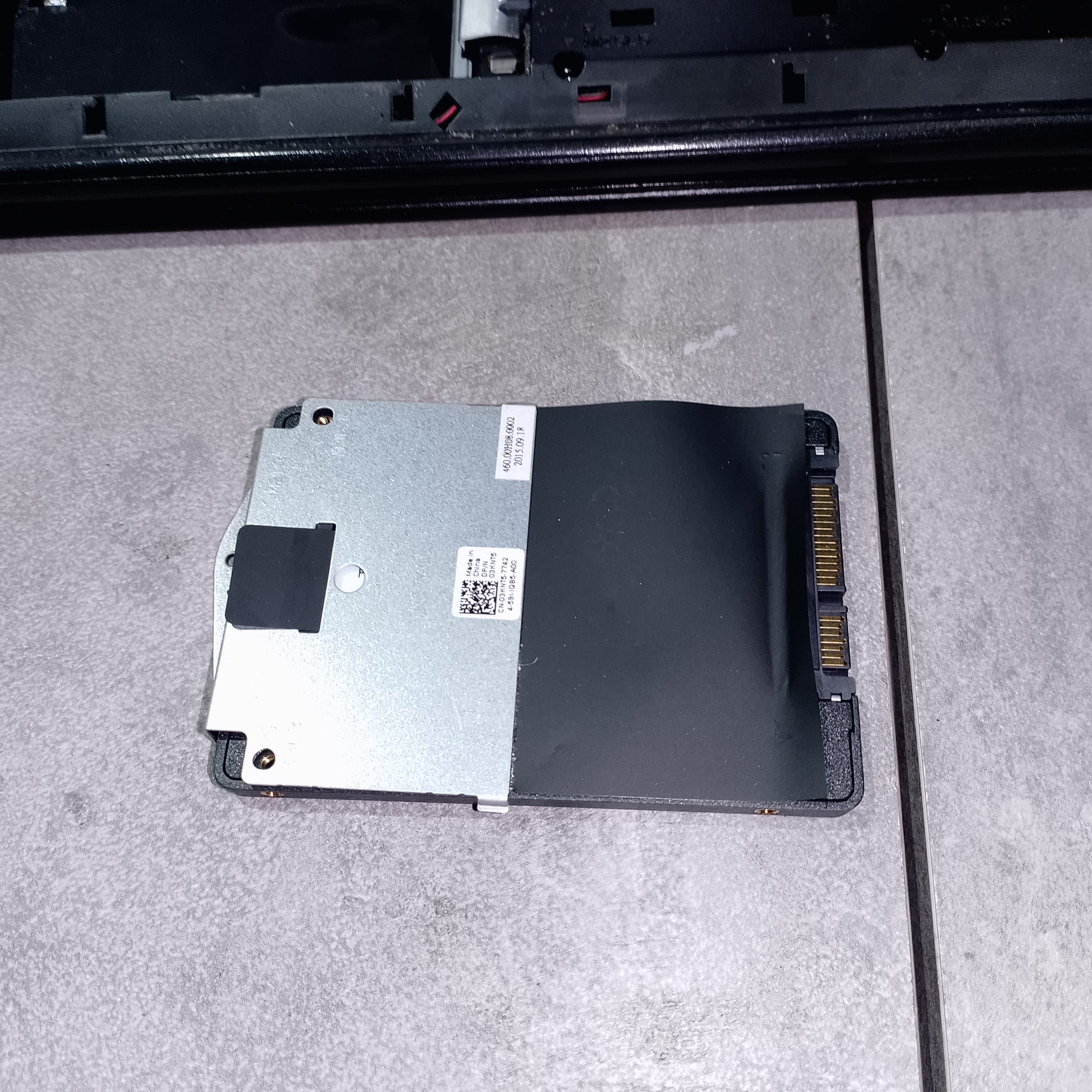 SSD с установленными направляющими от HDD