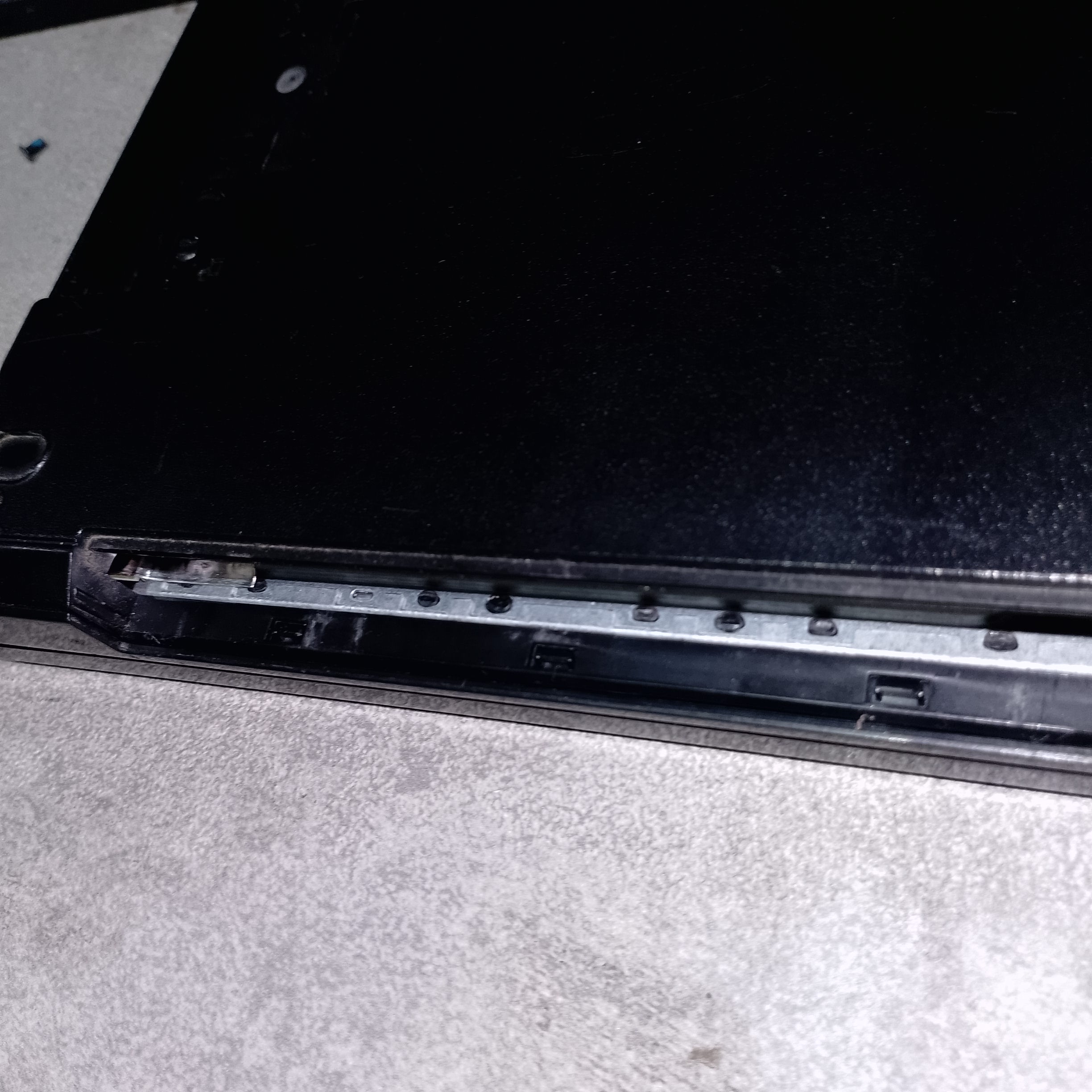 Отсек Slimline SATA для DVD-привода в Dell P40F