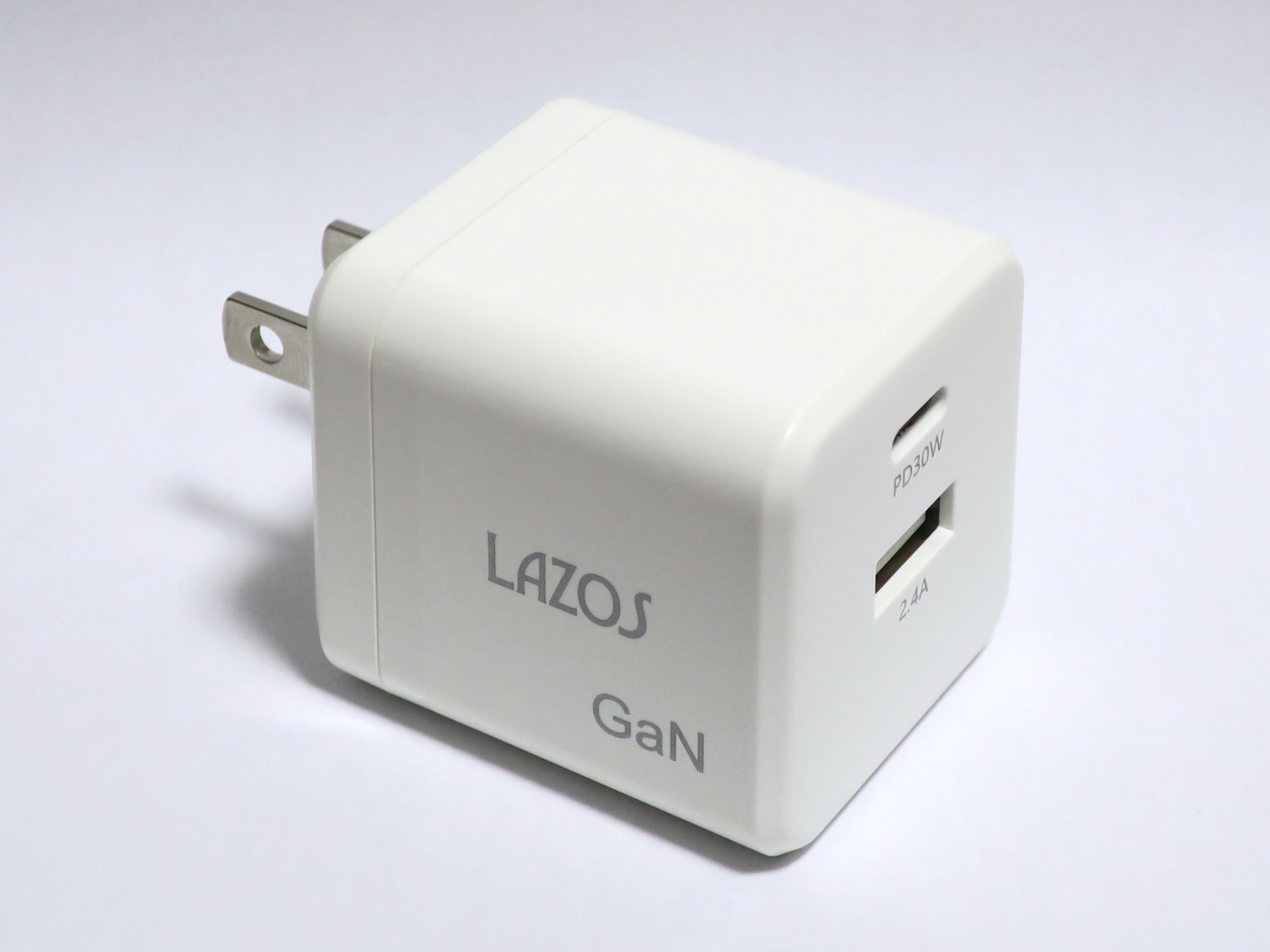 Компактное зарядное устройство GaN с USB-C и USB-A