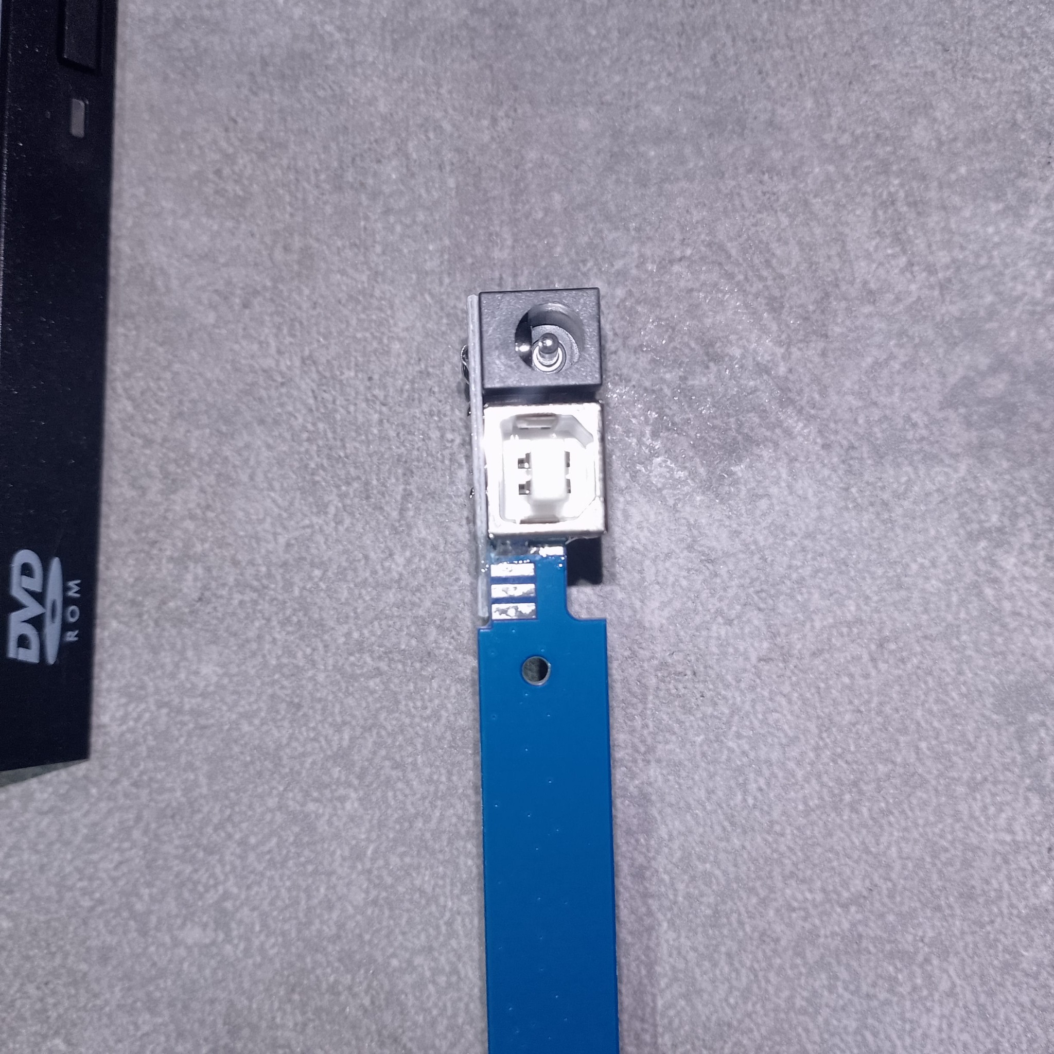 Плата USB-SATA и корпус отдельно как пример внешнего бокса для DVD-привода