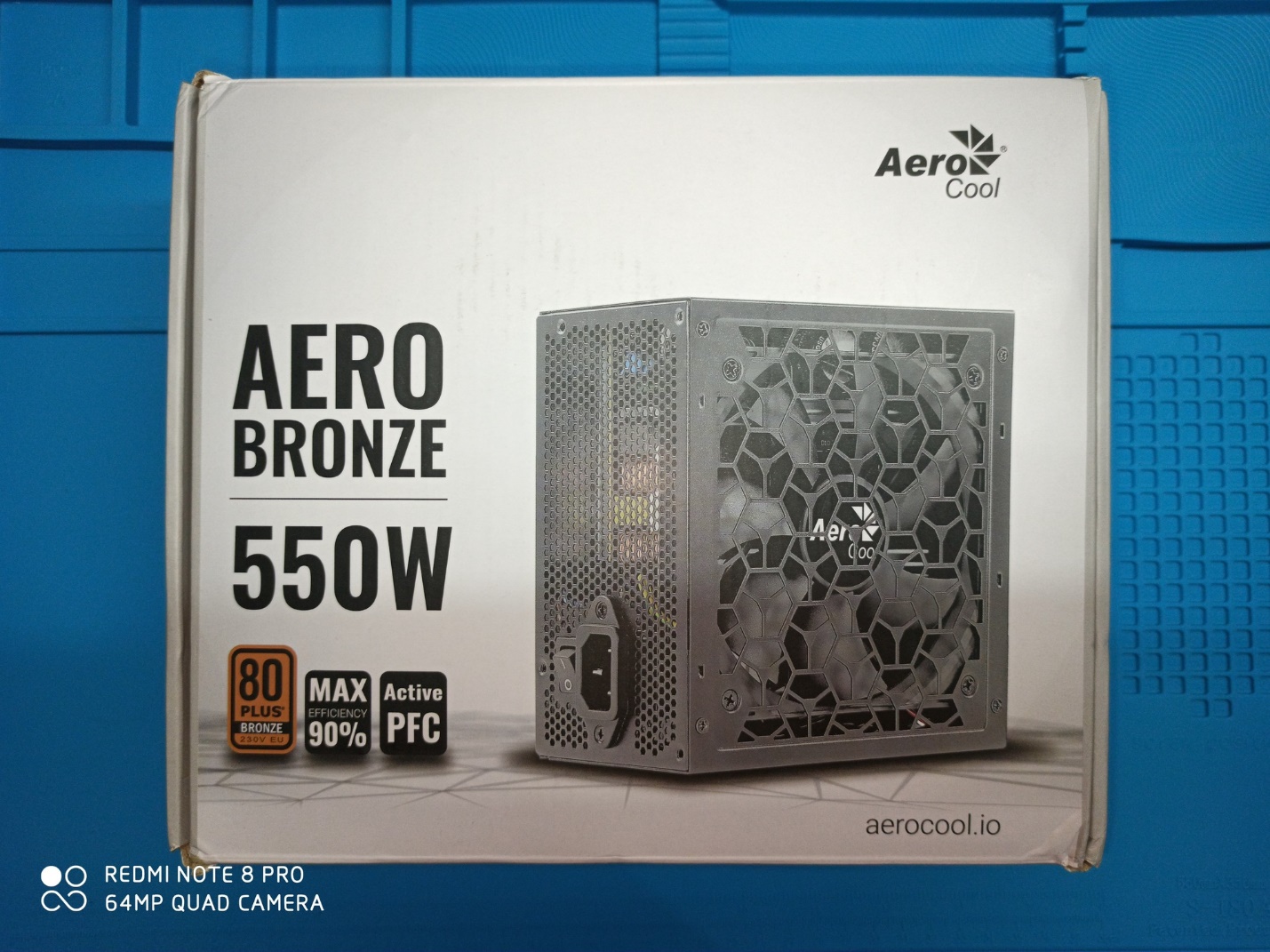 AeroCool AERO BRONZE 550W: фронт упаковки с маркировкой 80 Plus Bronze