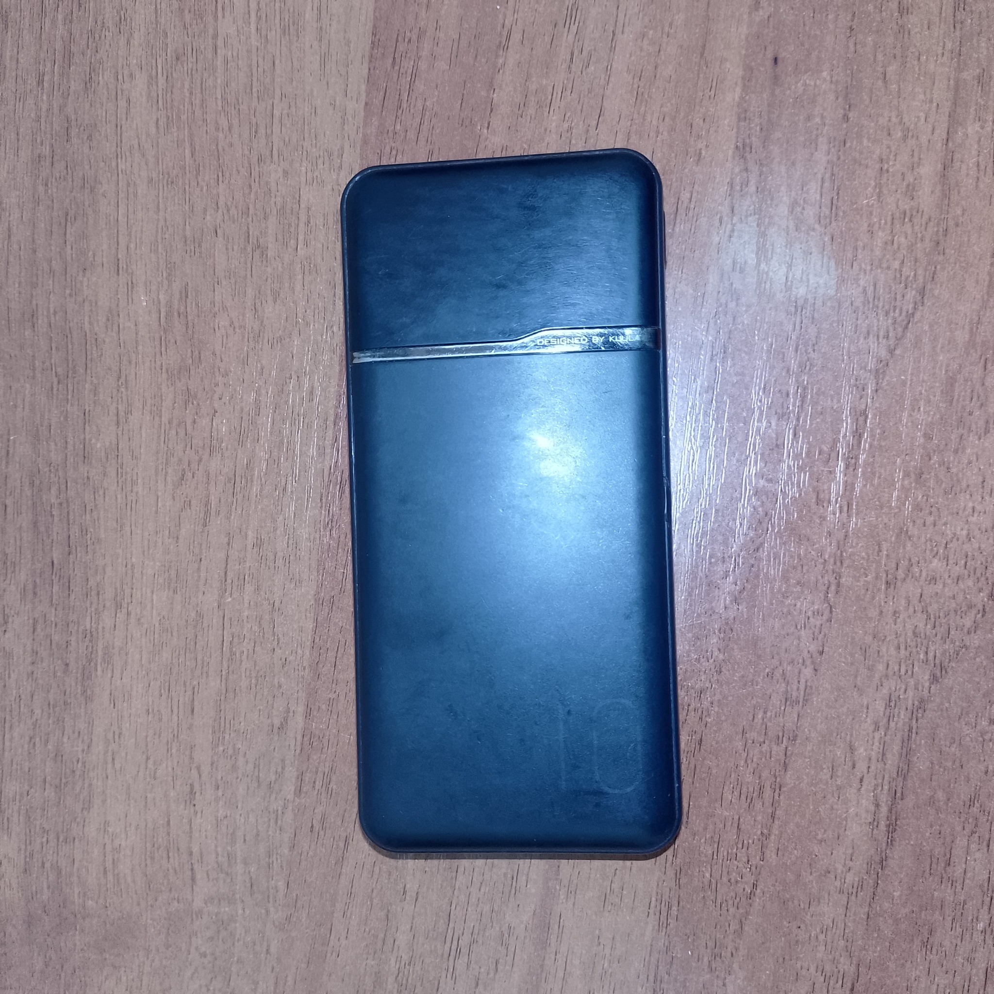 Набор: снятая крышка, корпус, аккумулятор и шнур USB-C вместе