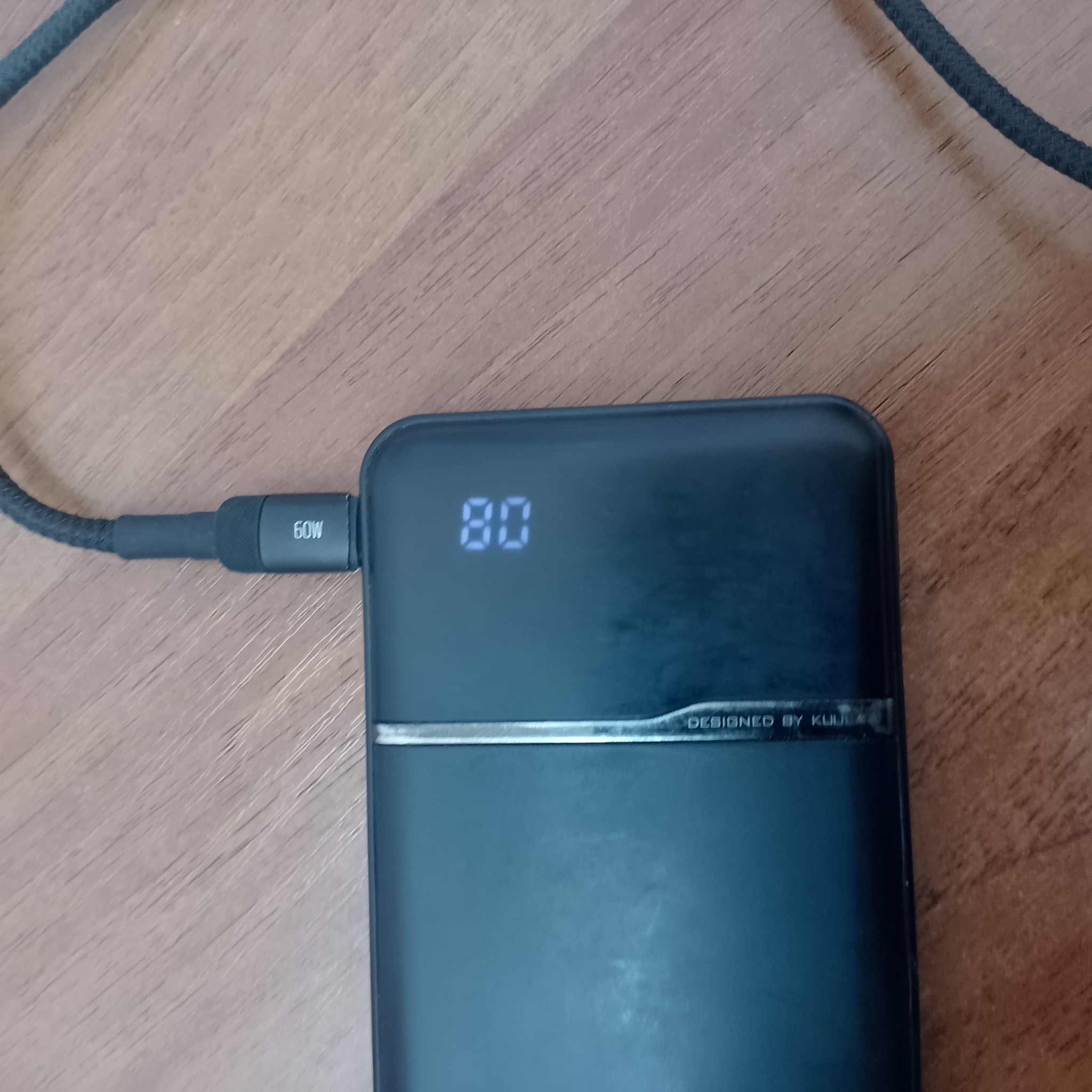Подключён USB-C кабель 60W, на экране 80