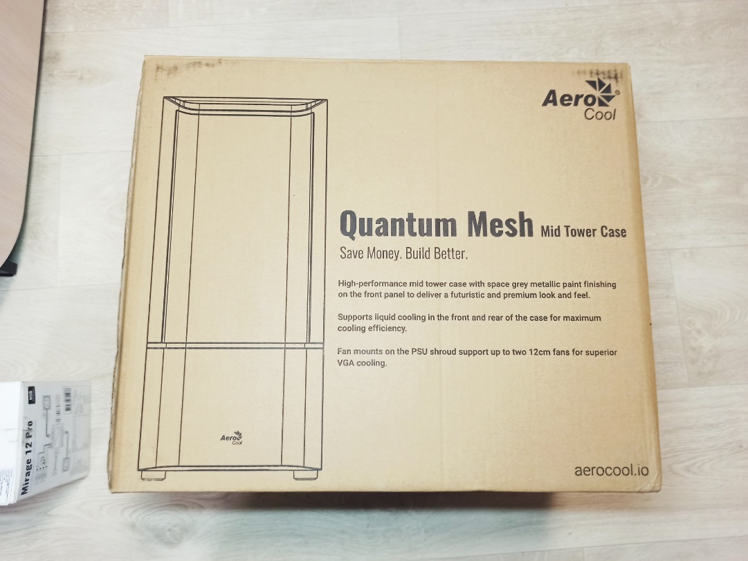 Коробка AeroCool Quantum Mesh — передняя сторона с названием