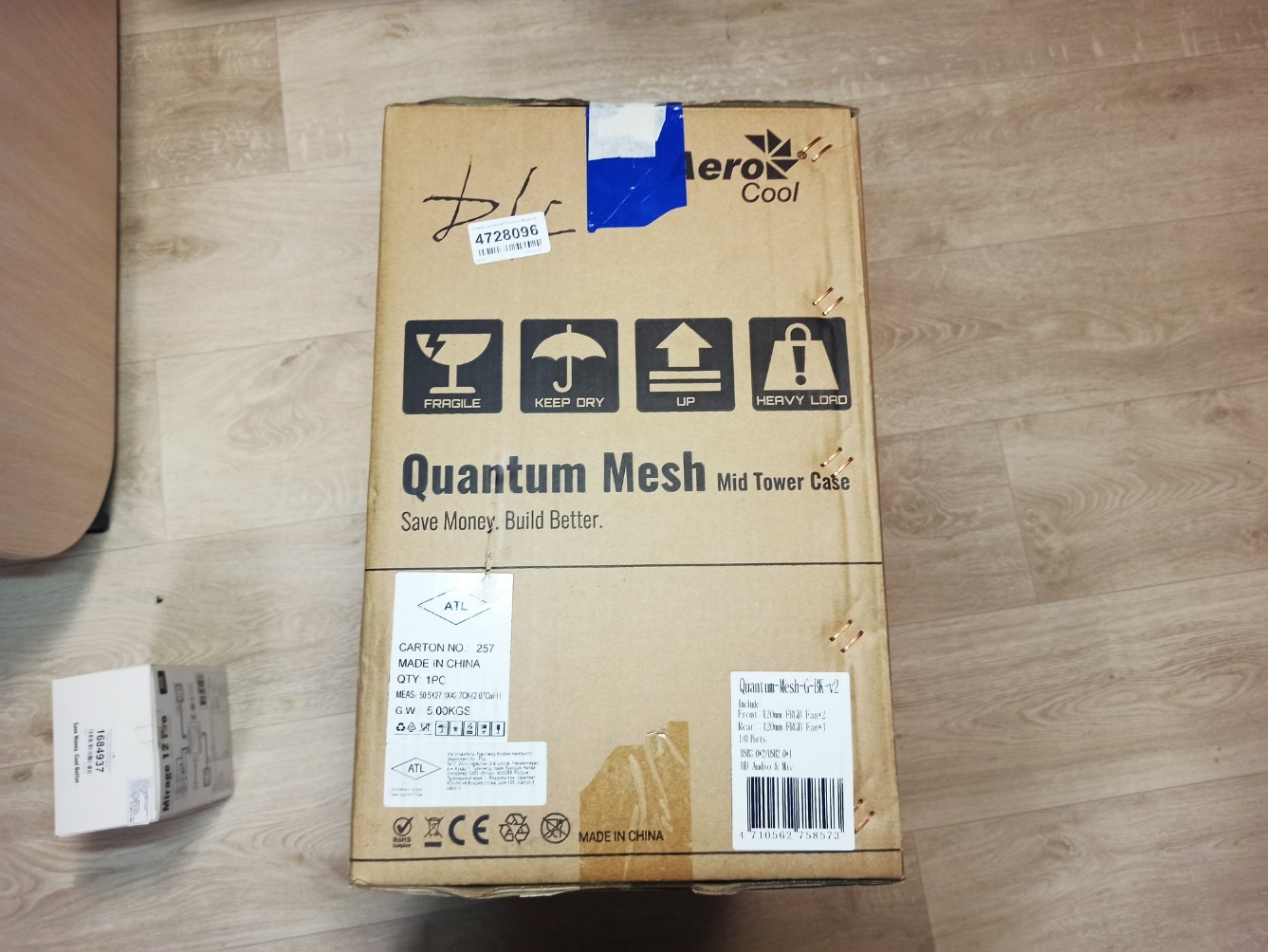 Коробка AeroCool Quantum Mesh — другая боковая сторона