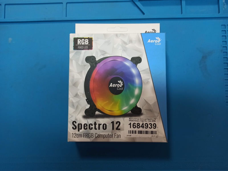 AeroCool Spectro 12 FRGB — распаковка коробки