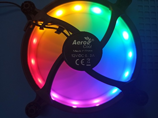 Вентилятор включён — RGB подсветка