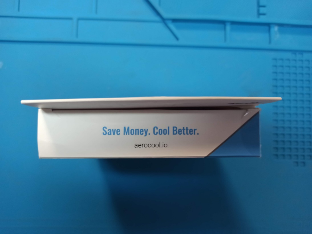 Логотип AeroCool на упаковке