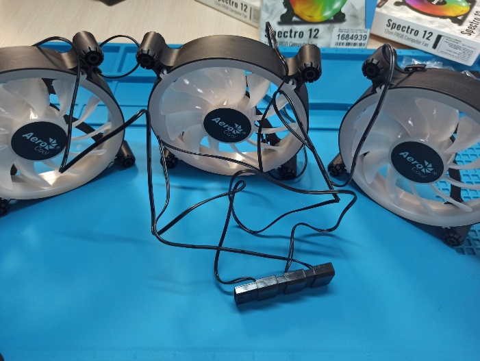 Три вентилятора на одном Molex