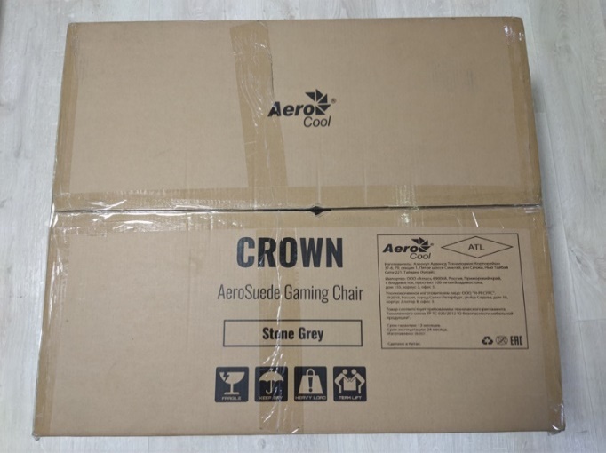 Коробка AeroCool CROWN AeroSuede — вид сверху с логотипами