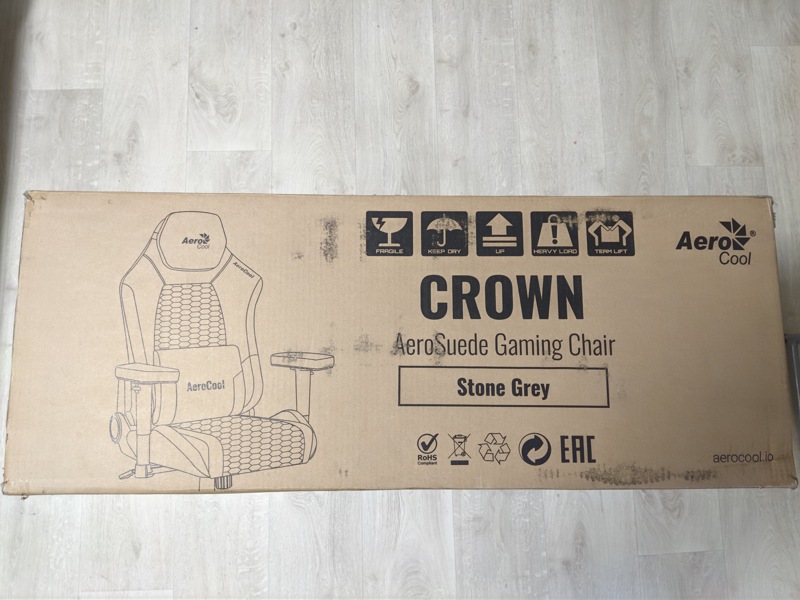 Коробка AeroCool CROWN AeroSuede — другая боковая сторона