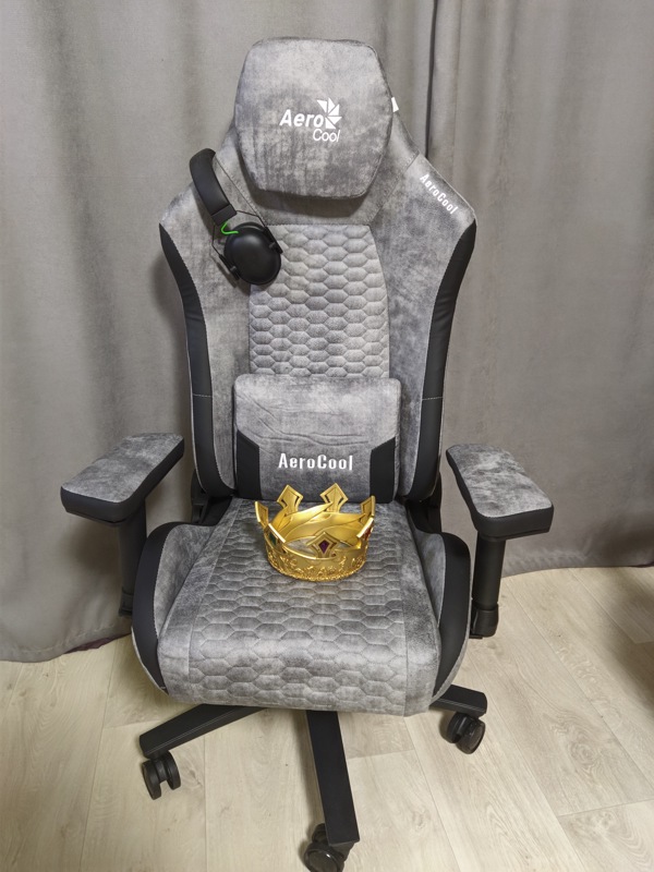 AeroCool CROWN AeroSuede — обзор игрового кресла с искусственной замшей