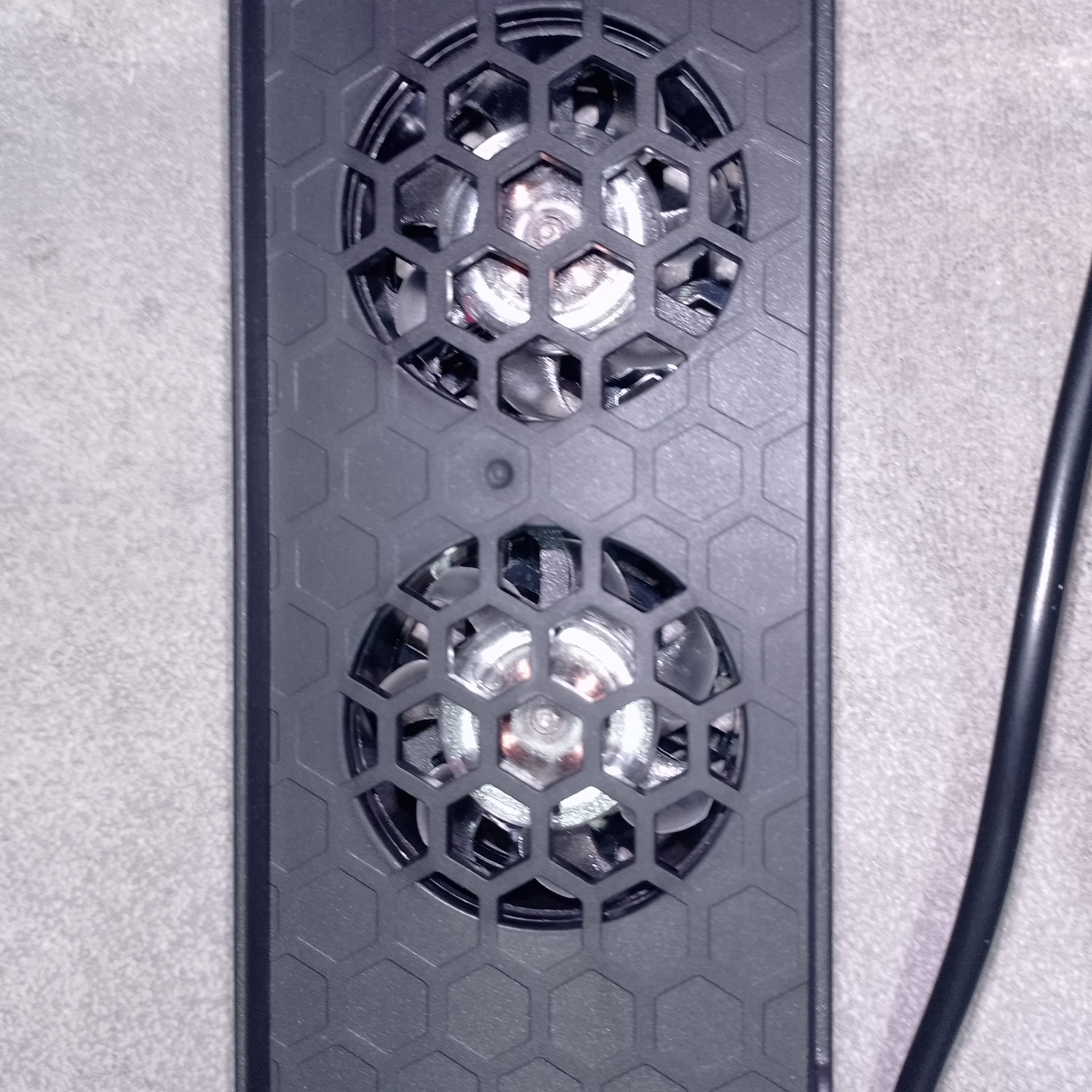 Два вентилятора DOBE Cooling Extension крупным планом