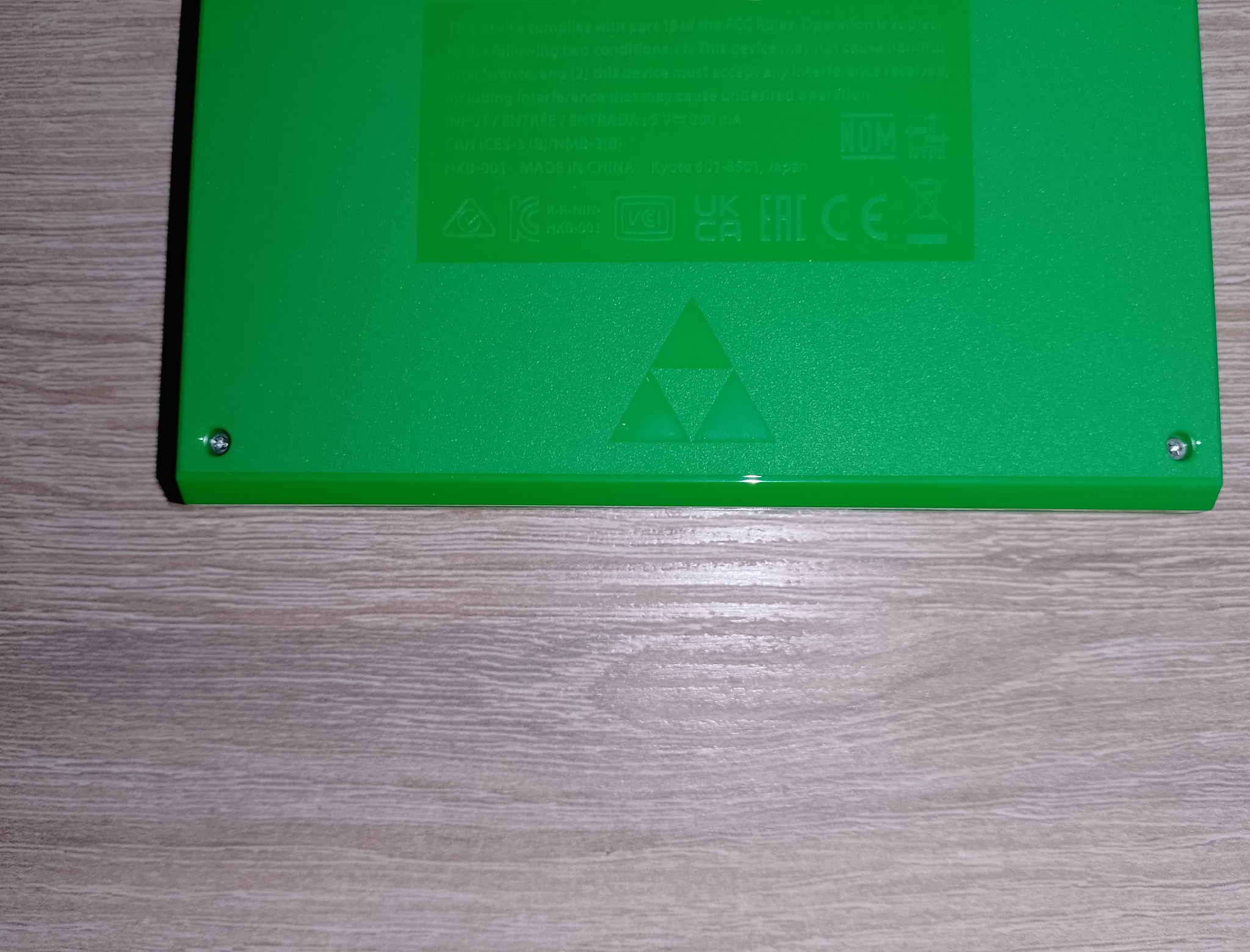 Задняя крышка Game & Watch Zelda с винтами и знаком Triforce