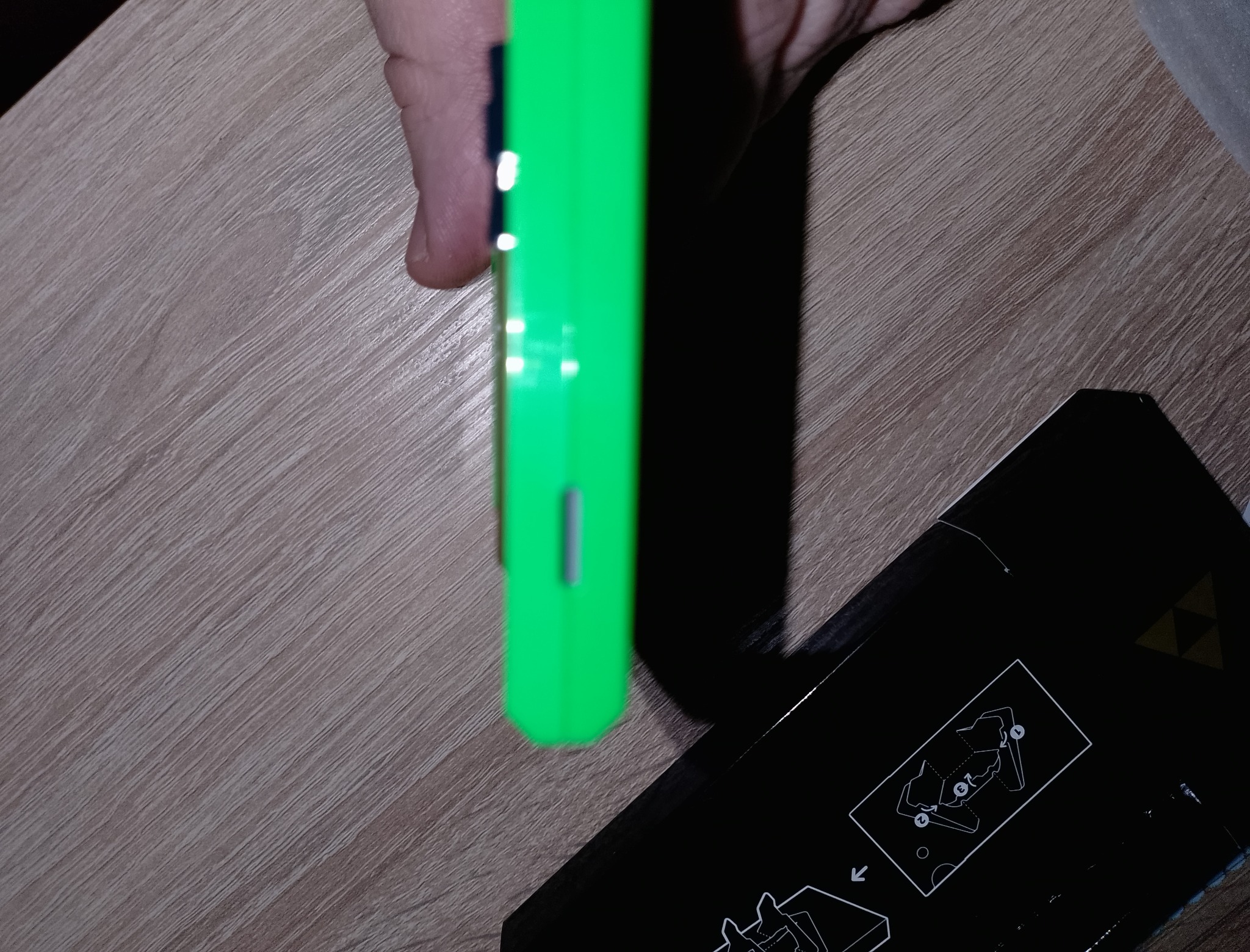 Боковая грань Game & Watch Zelda с разъёмом USB-C