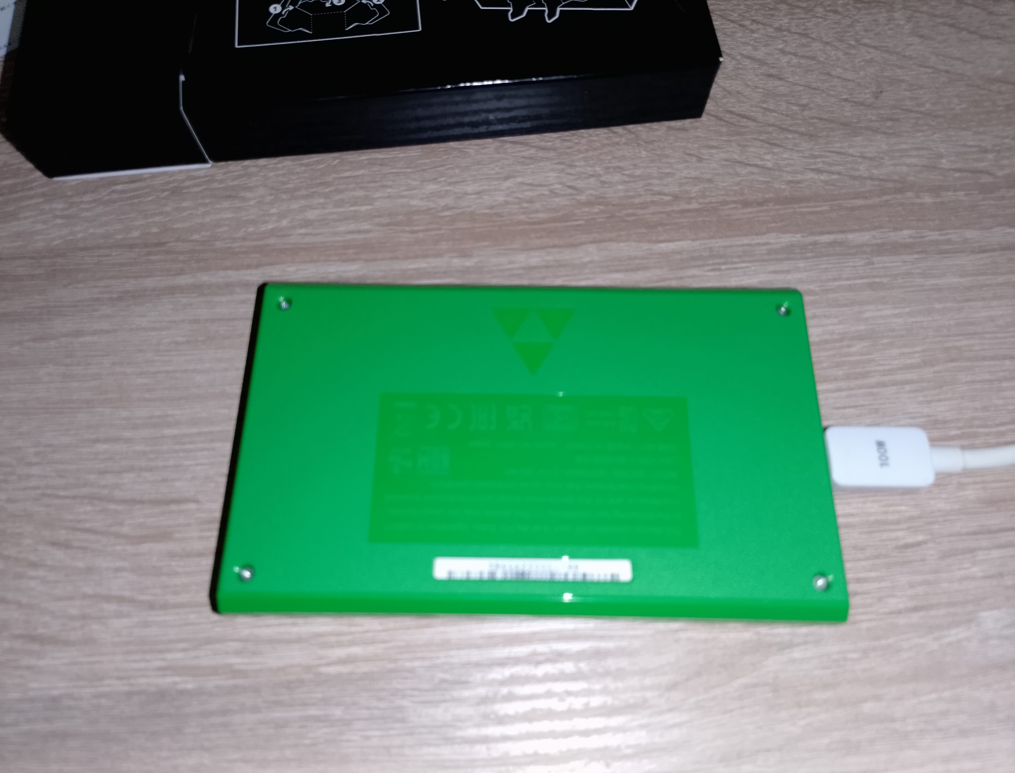 Задняя сторона Game & Watch Zelda с подсветкой Triforce