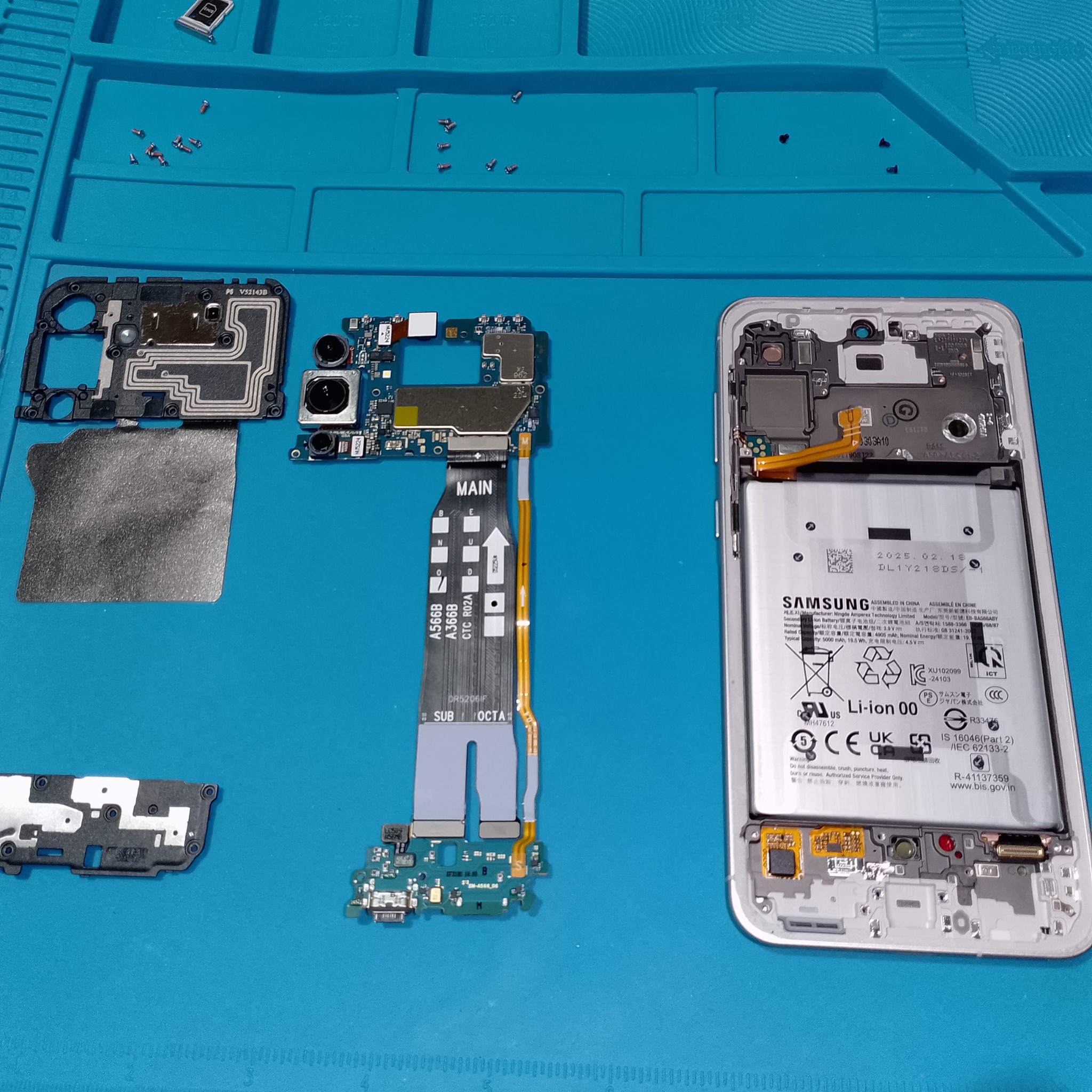 Иллюстрация к материалу: Samsung Galaxy A56 замена дисплея в рамке