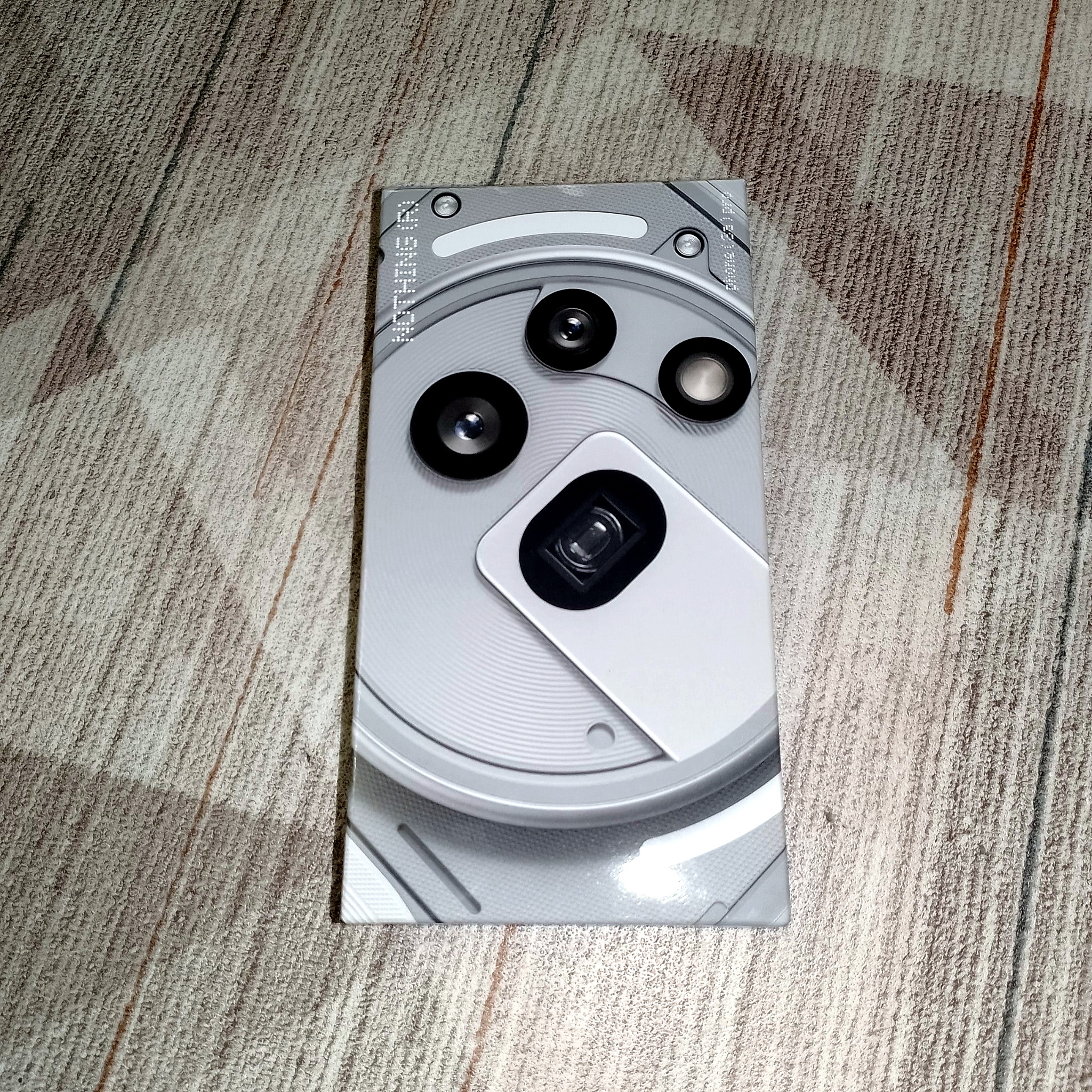 Nothing Phone 3a Pro обзор - коробка смартфона с фирменным серым дизайном