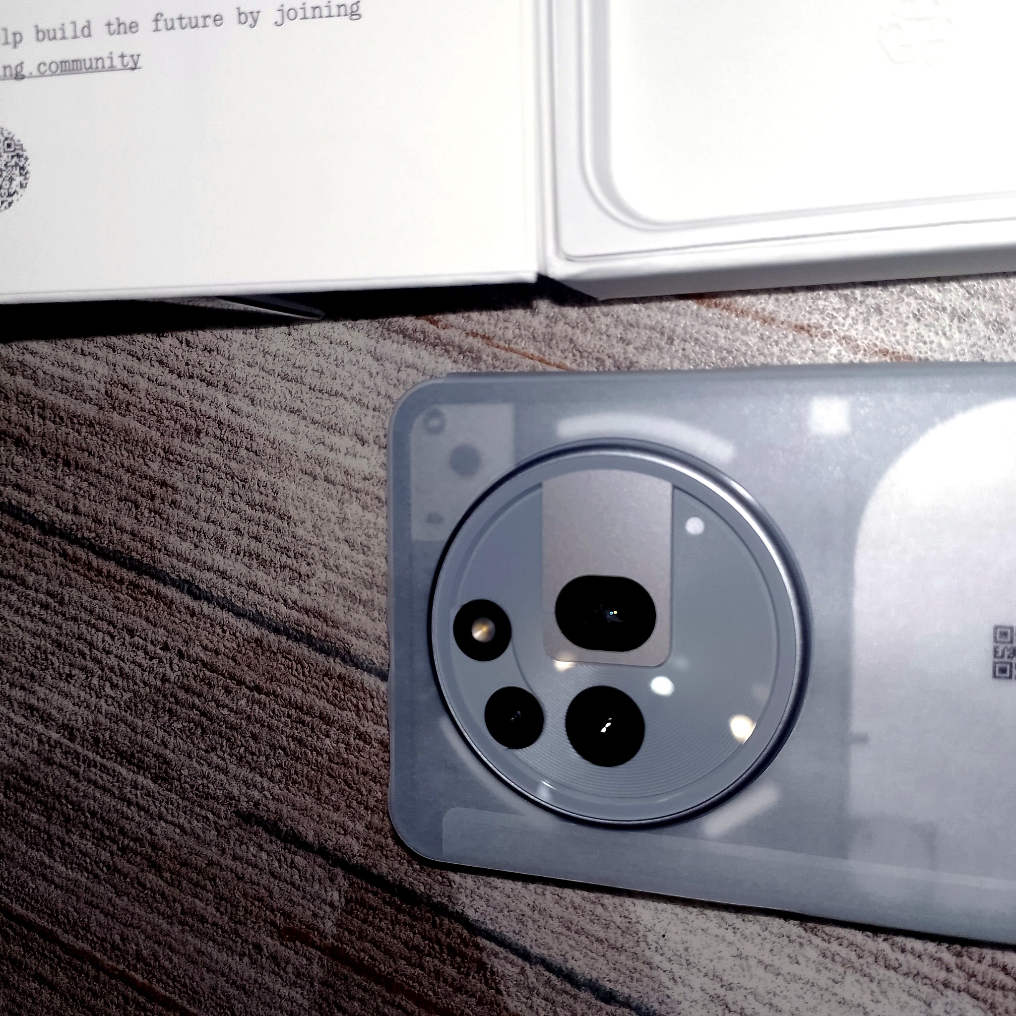 Задняя панель Nothing Phone 3a Pro под заводской пленкой