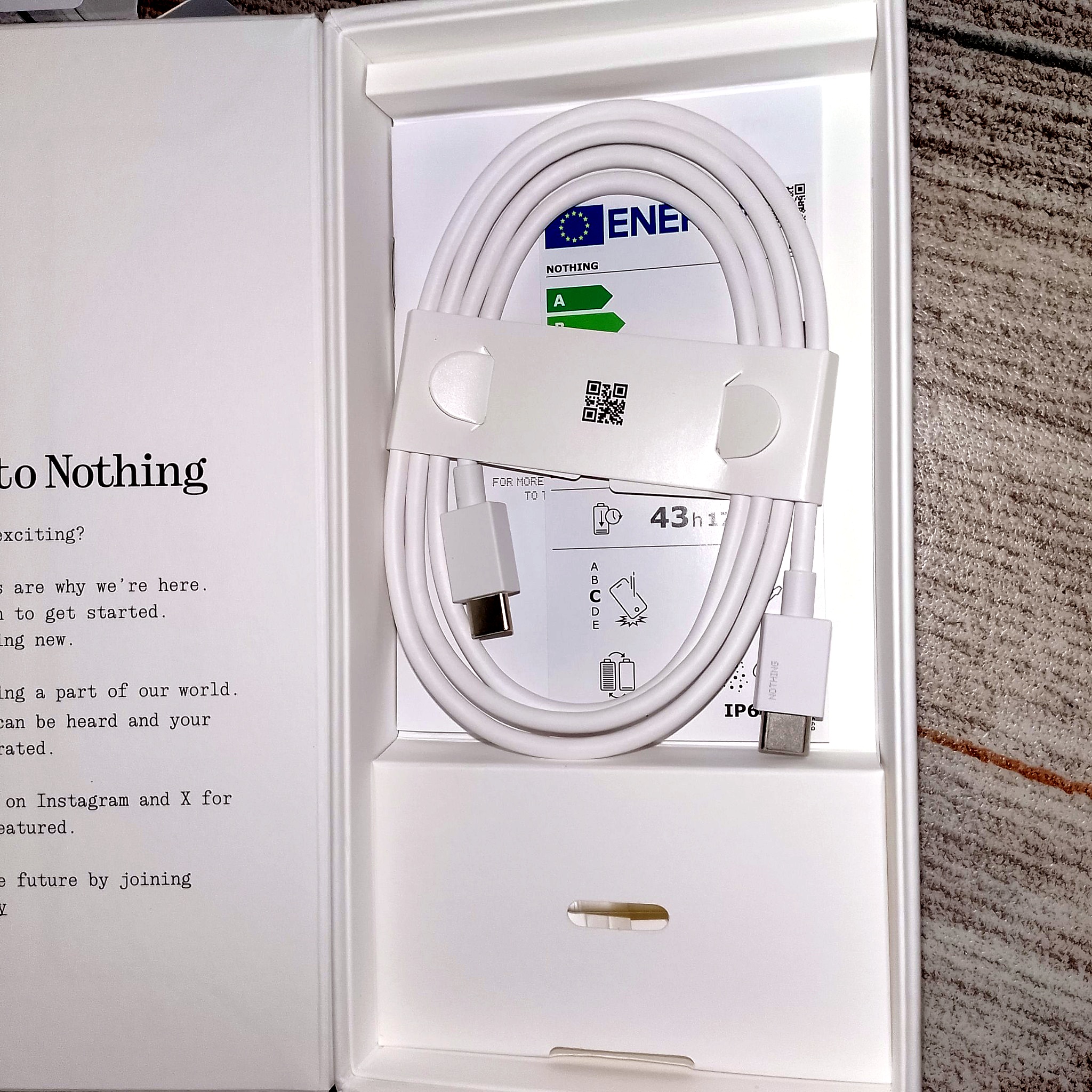 Комплект Nothing Phone 3a Pro с USB-C кабелем, SIM иглой и документами без зарядного блока