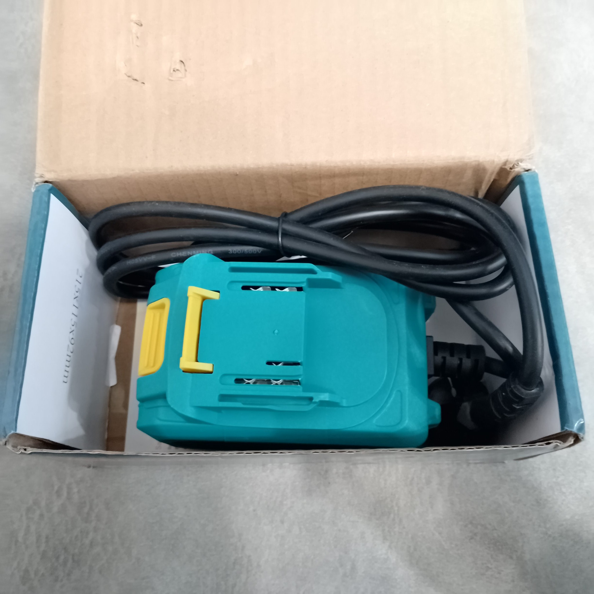 Адаптер 220В под Makita 20V в коробке с кабелем и корпусом под аккумуляторную посадку