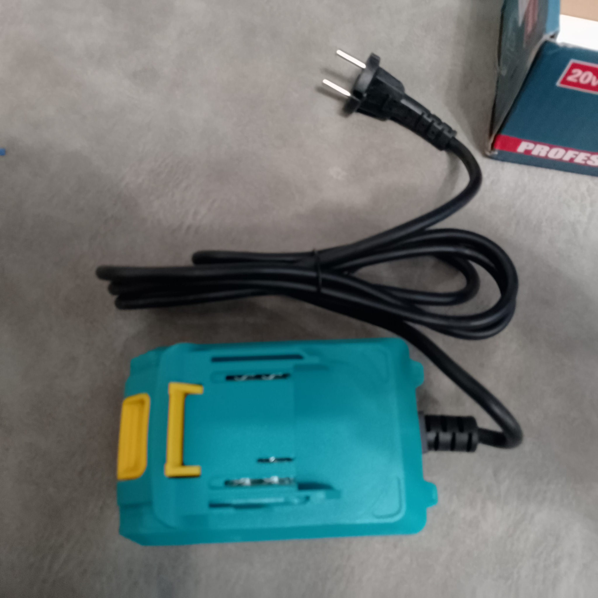 Корпус адаптера 20V DC Power в желто-бирюзовом пластике