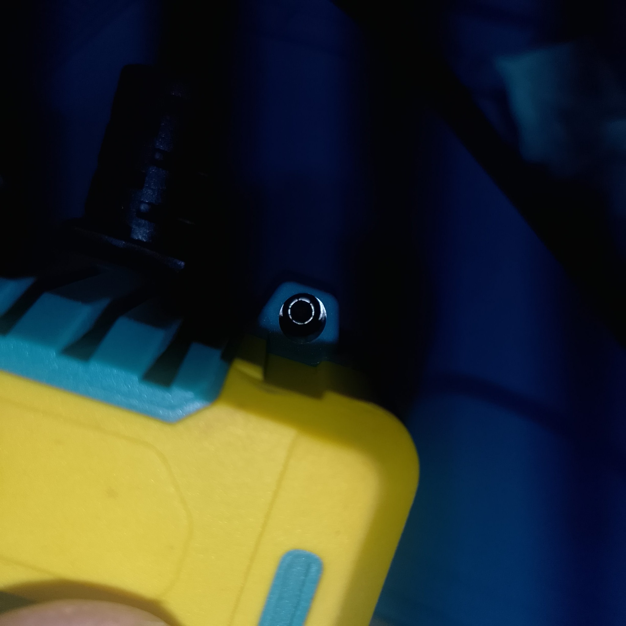 Посадочные контакты адаптера 220В под Makita 20V