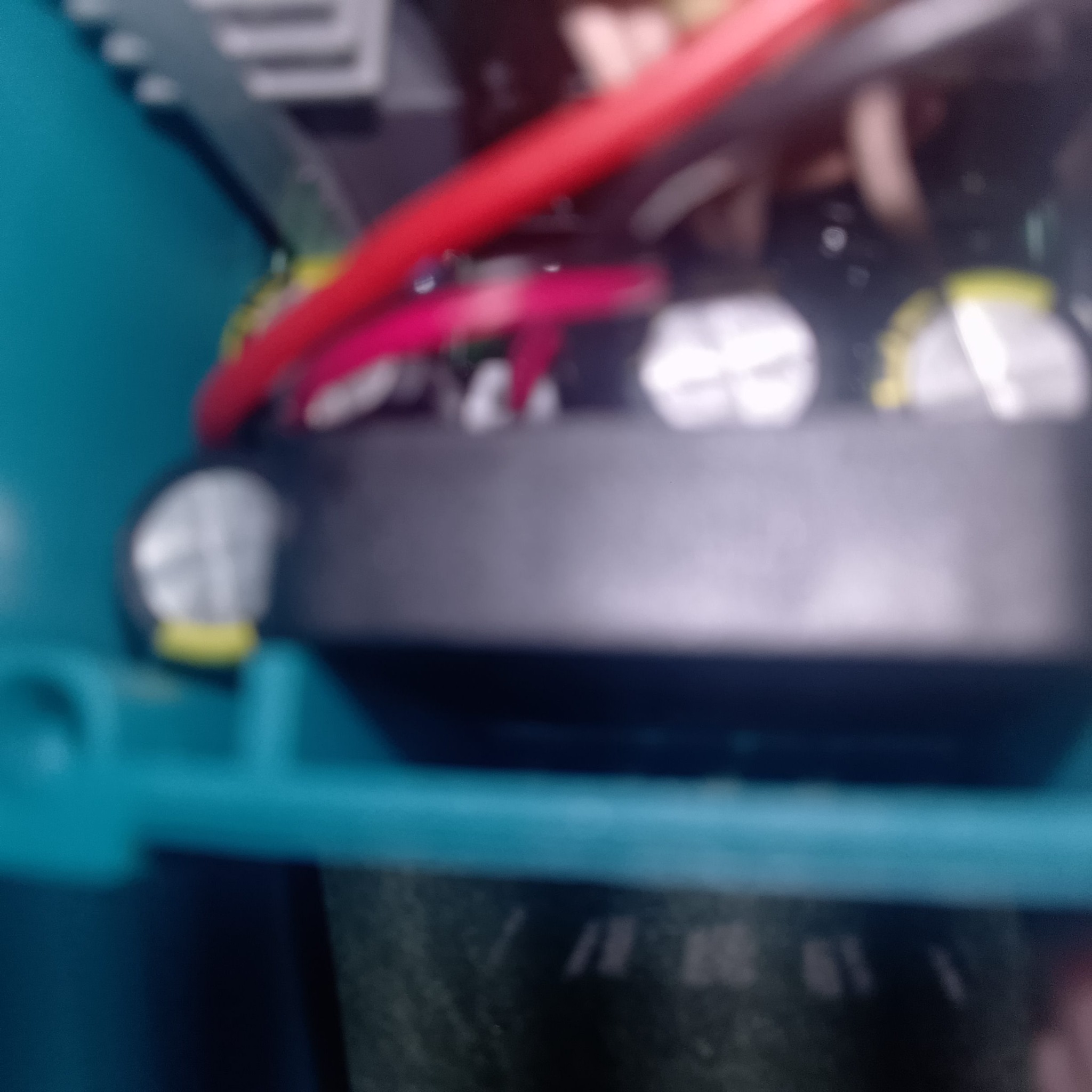 Силовой узел и радиаторы внутри адаптера 220В под Makita 20V