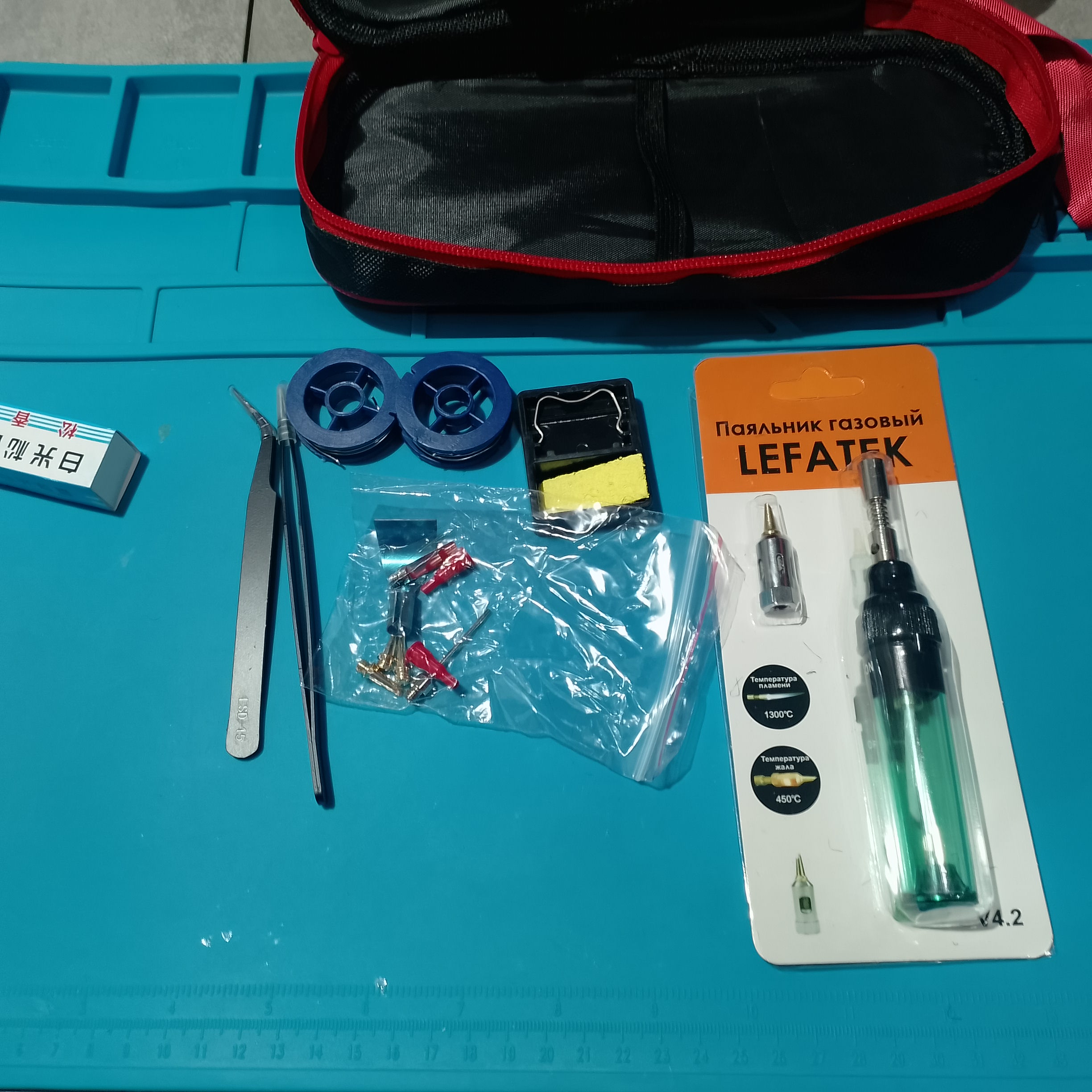 газовый паяльник LEFATEK: Комплектация набора: паяльник, припой, насадки, ключ и инструкция.