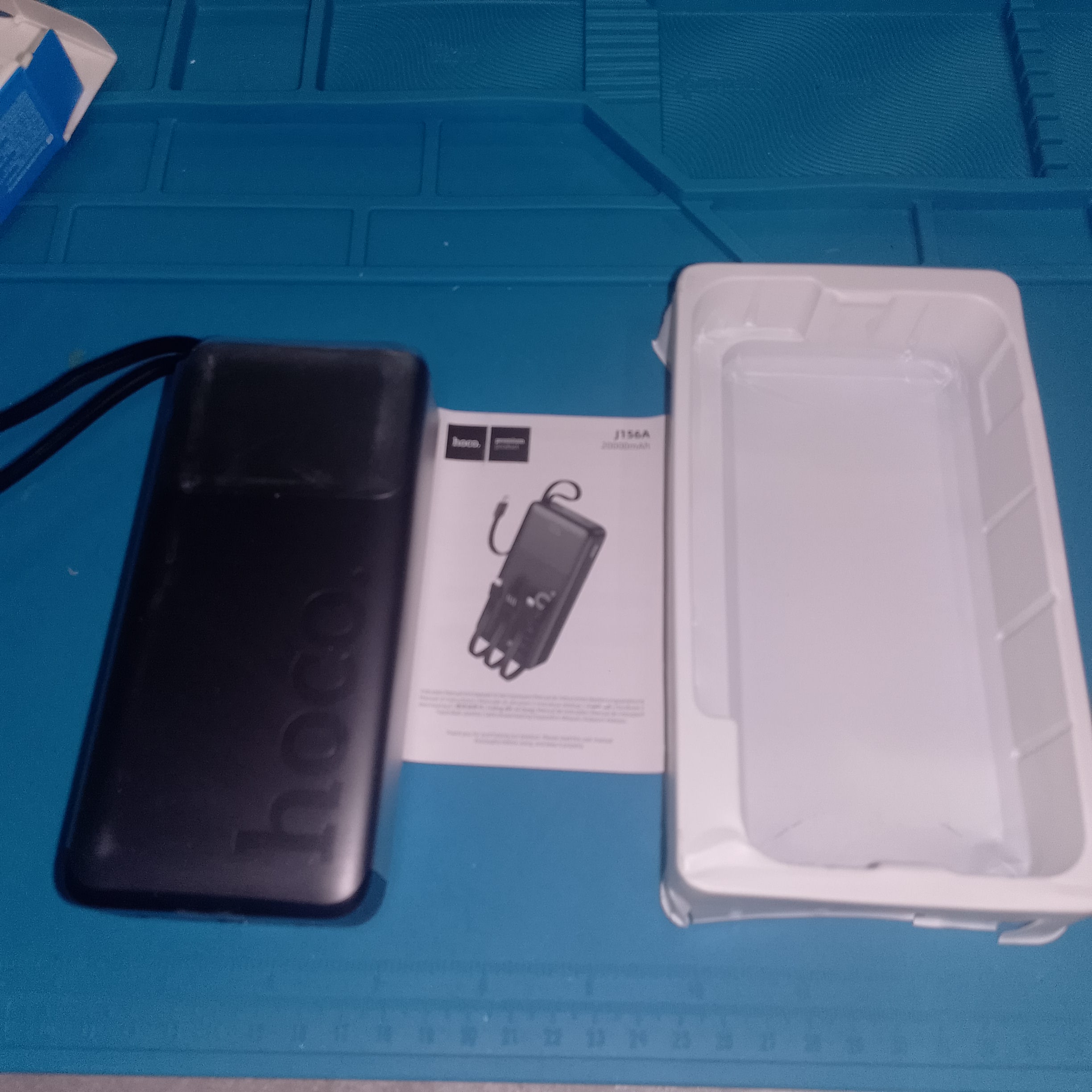 комплект пауэрбанка Hoco J122A 20000 mAh после распаковки