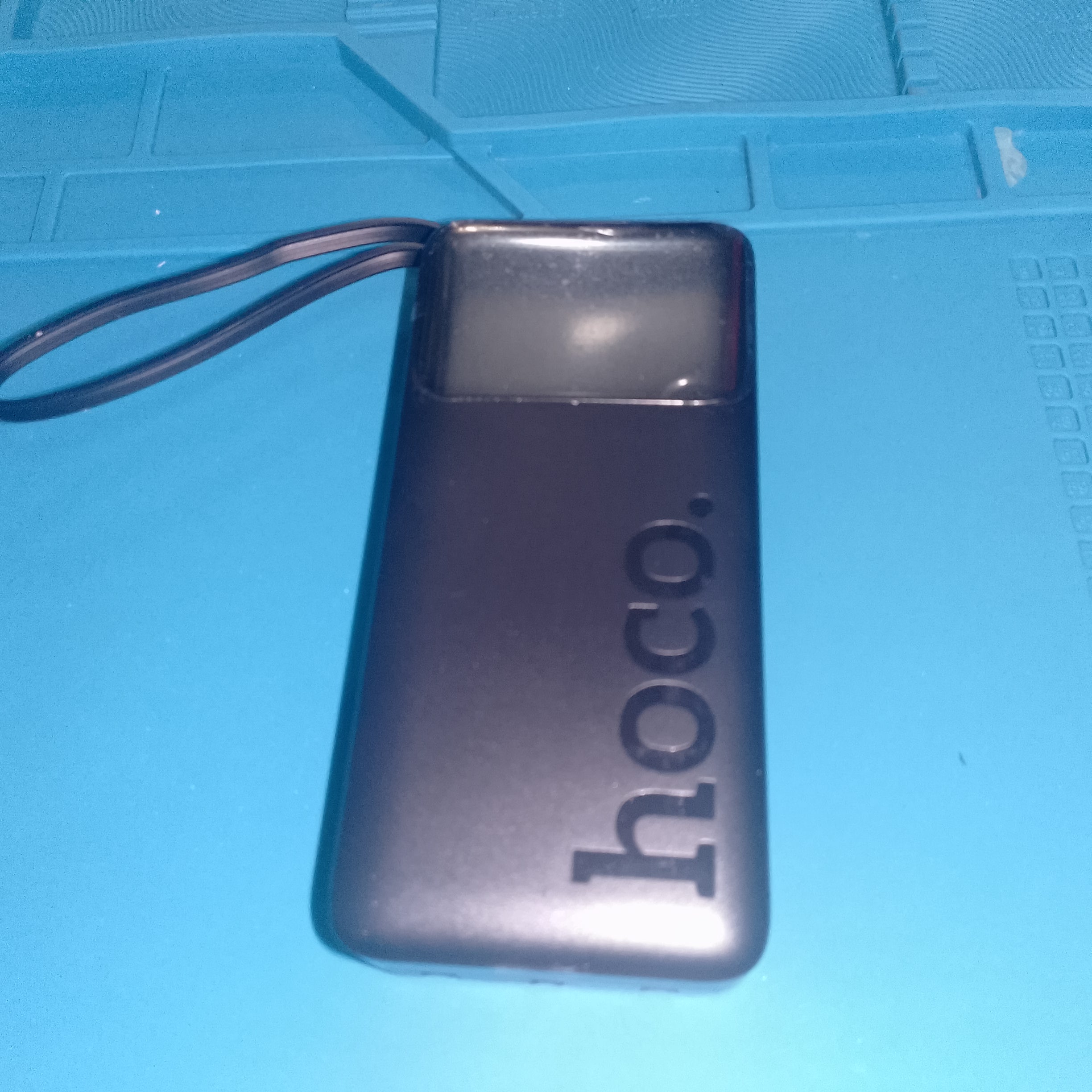 черный пауэрбанк Hoco J122A 20000 mAh с логотипом