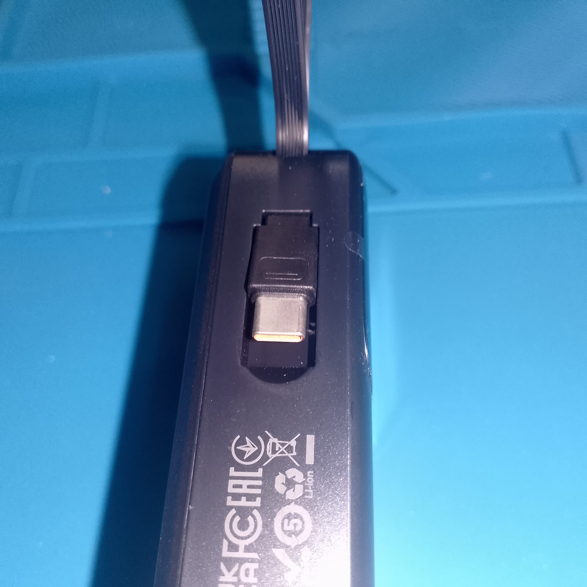 маркировка на корпусе Hoco J122A 20000 mAh