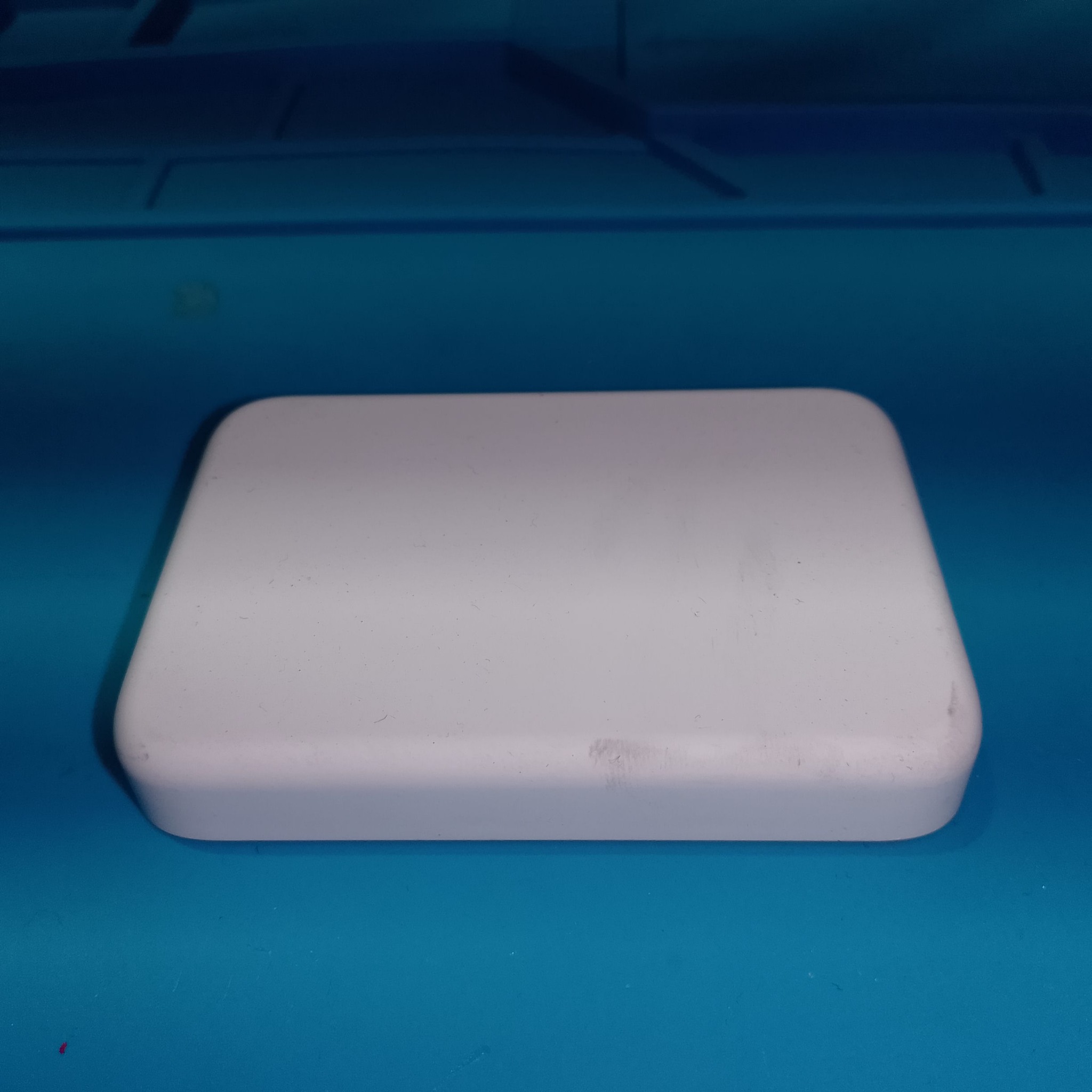 магнитный повербанк 5000 mAh после очистки корпуса