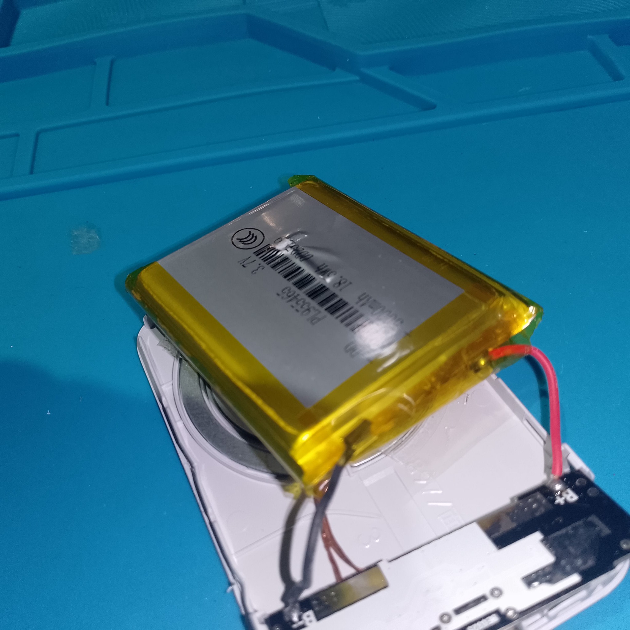 аккумулятор 5000 mAh 18.5 Wh внутри повербанка