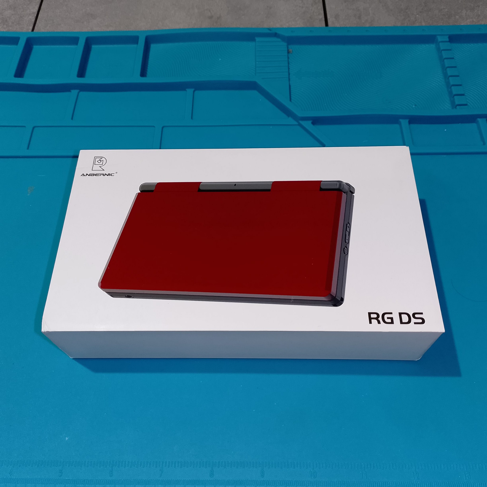Коробка Anbernic RG DS в красной версии