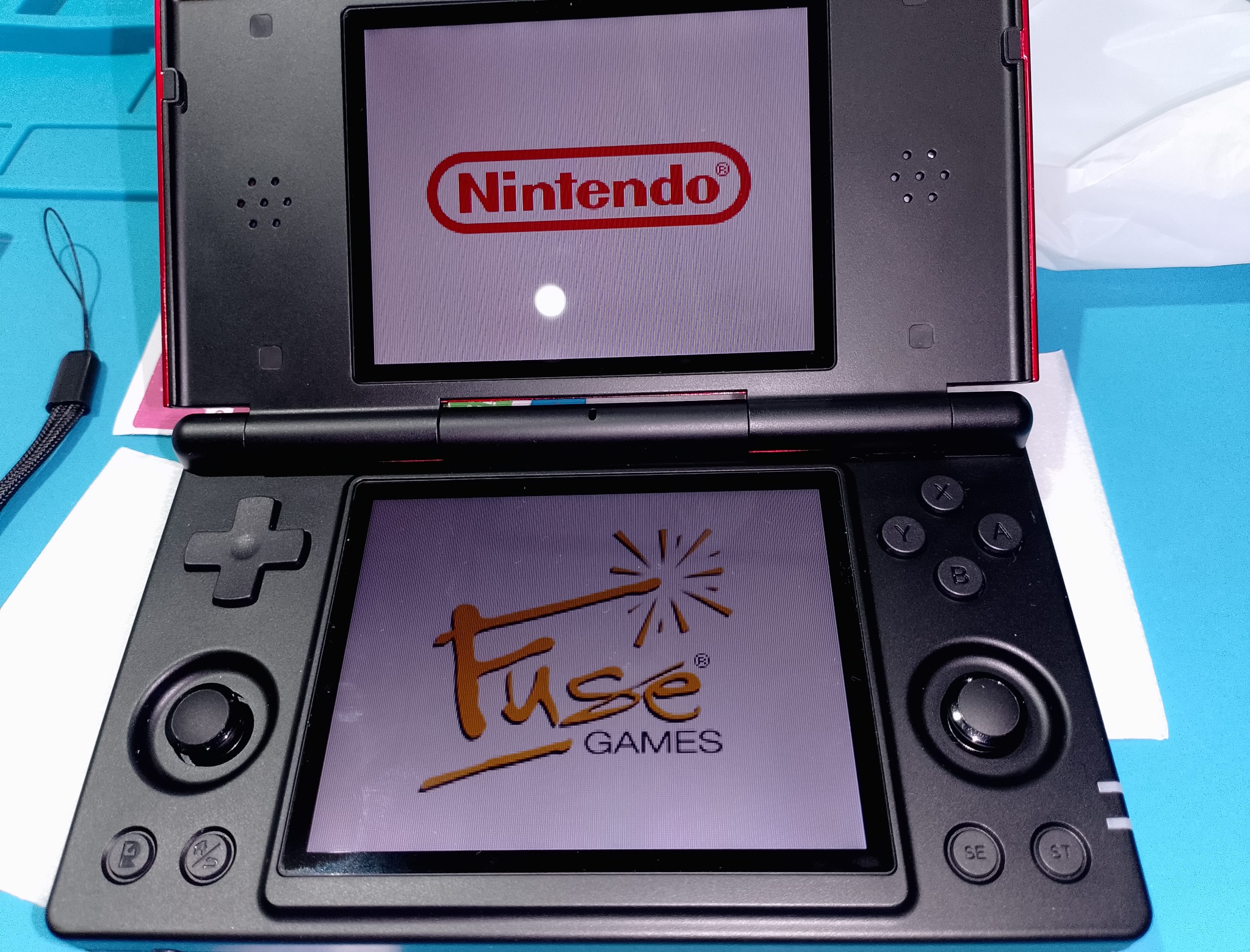 Заставка Nintendo на Anbernic RG DS