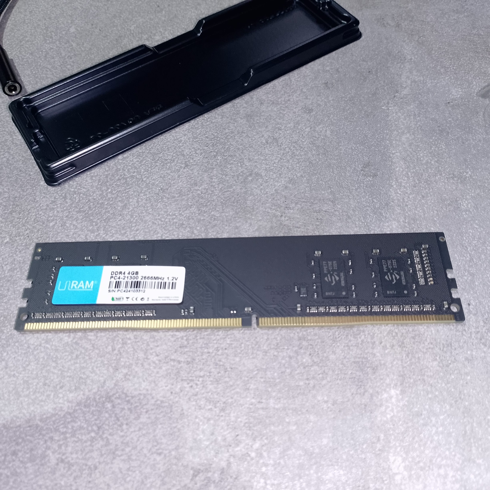 UIRAM DDR4 4GB маркировка PC4-21300 2666MHz крупно