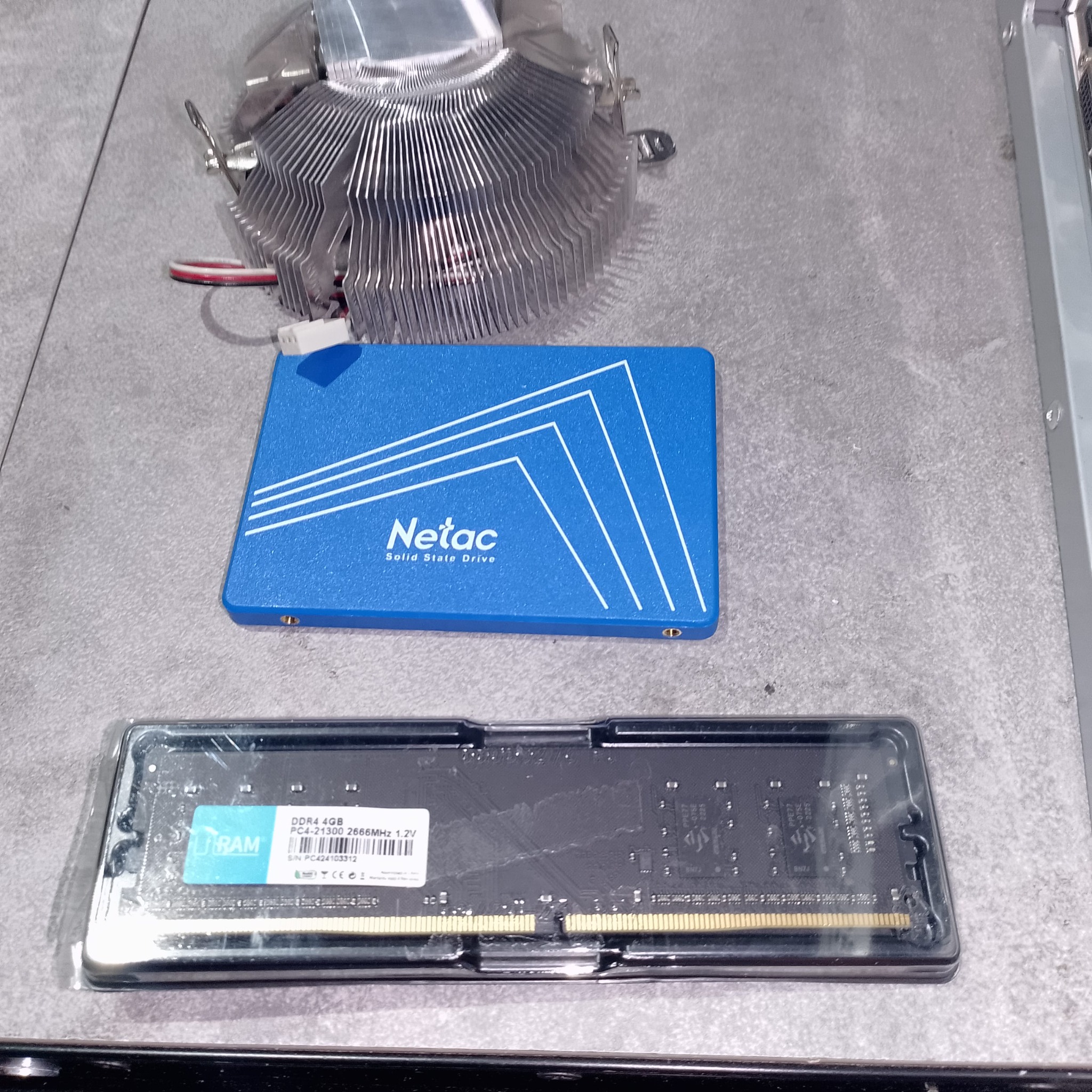 SSD Netac 240 ГБ и планка UIRAM DDR4 4GB для апгрейда Athlon 3000G
