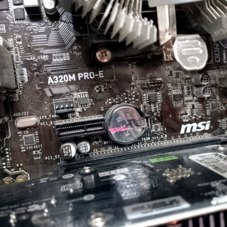 подготовка DEXP Aquilon к апгрейду - участок платы MSI A320M PRO-E