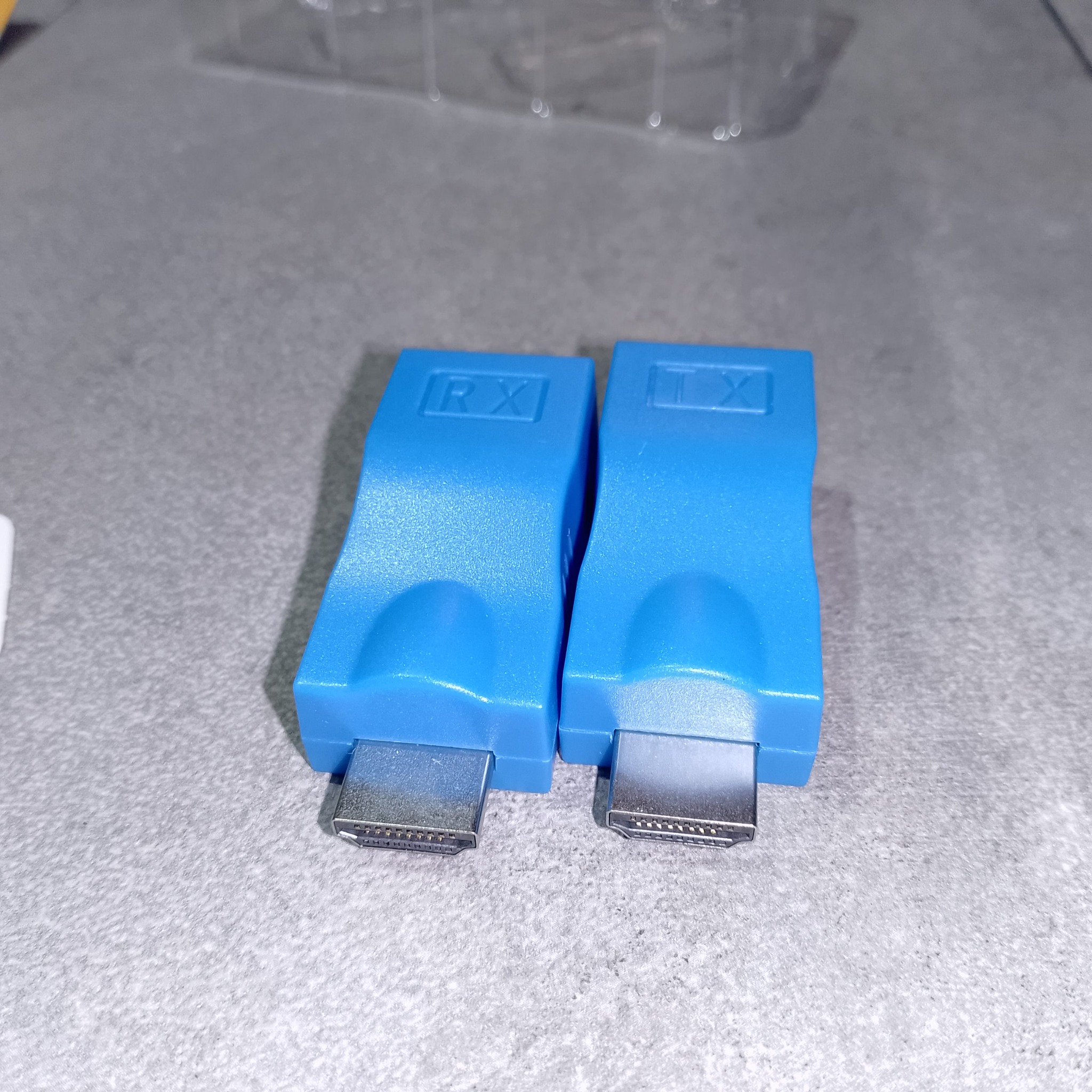 HDMI Extender TX/RX - корпуса двух HDMI адаптеров рядом