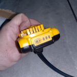 Иллюстрация к материалу: Адаптер IngDeWalt под DeWalt — разборка переходника и питание 18-20 В
