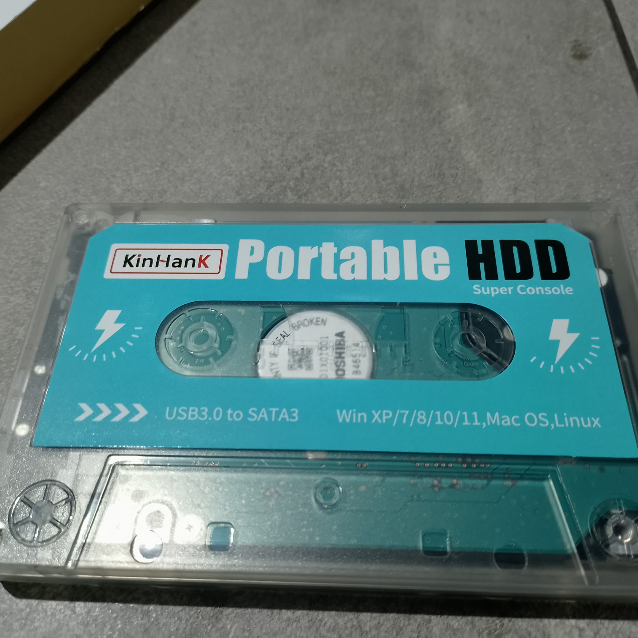 наклейка KinHank Portable HDD Batocera на прозрачном USB-SATA корпусе