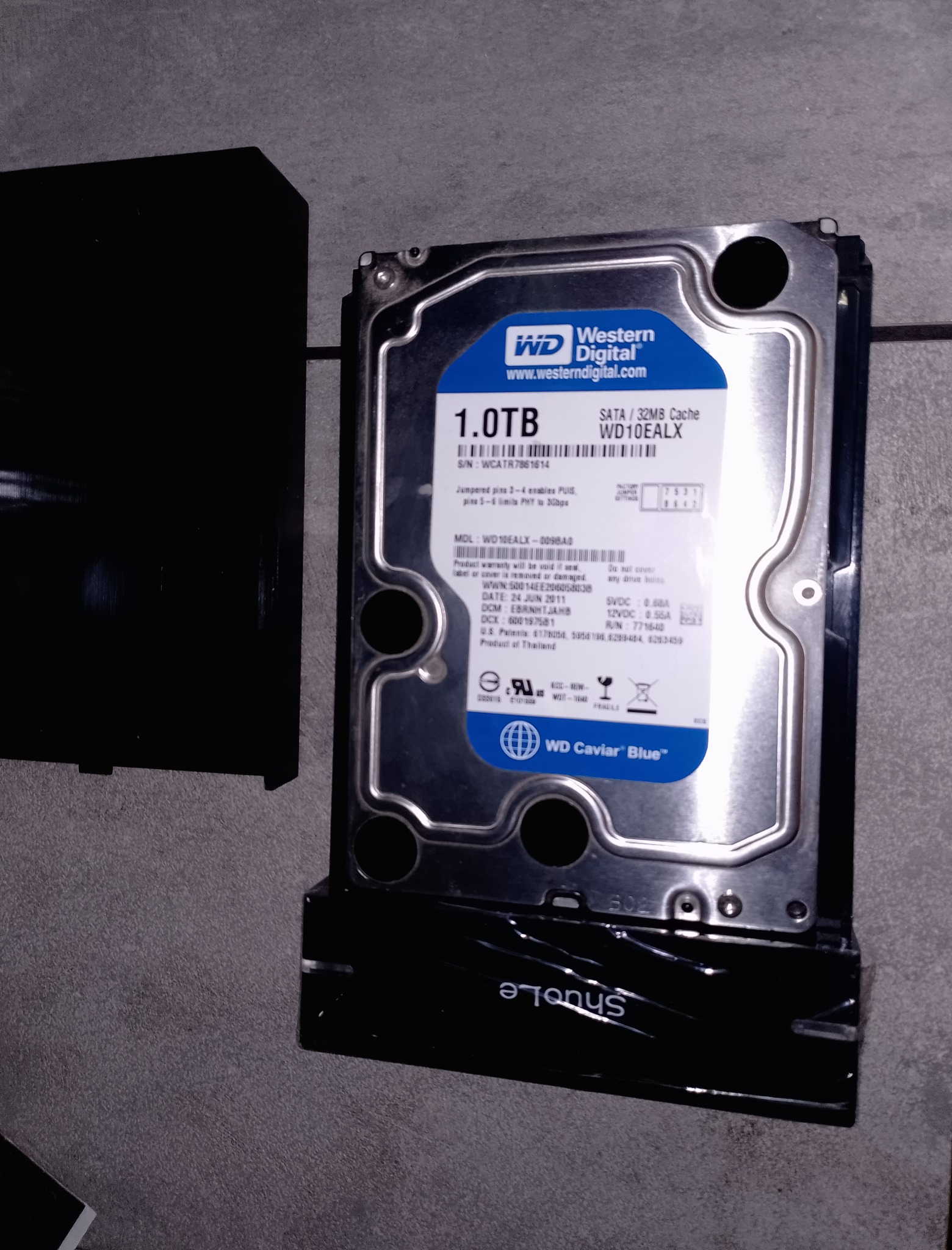 WD Blue 1TB установлен в лоток корпуса SHUOLE