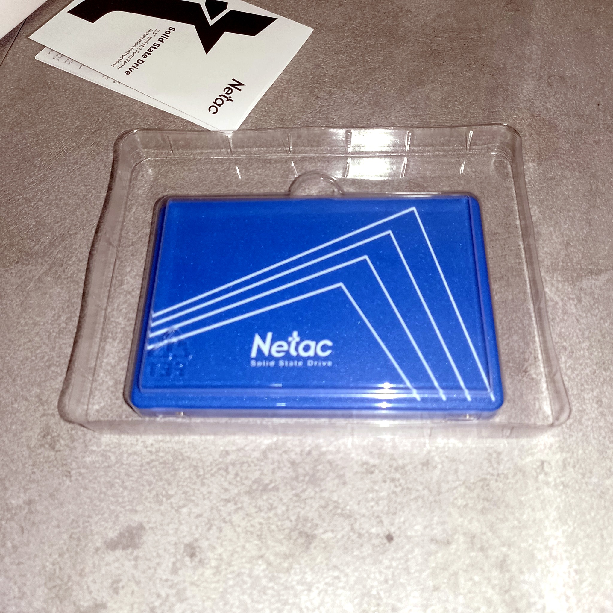 Netac N535S 240GB SSD в пластиковом лотке с бумажными вкладышами