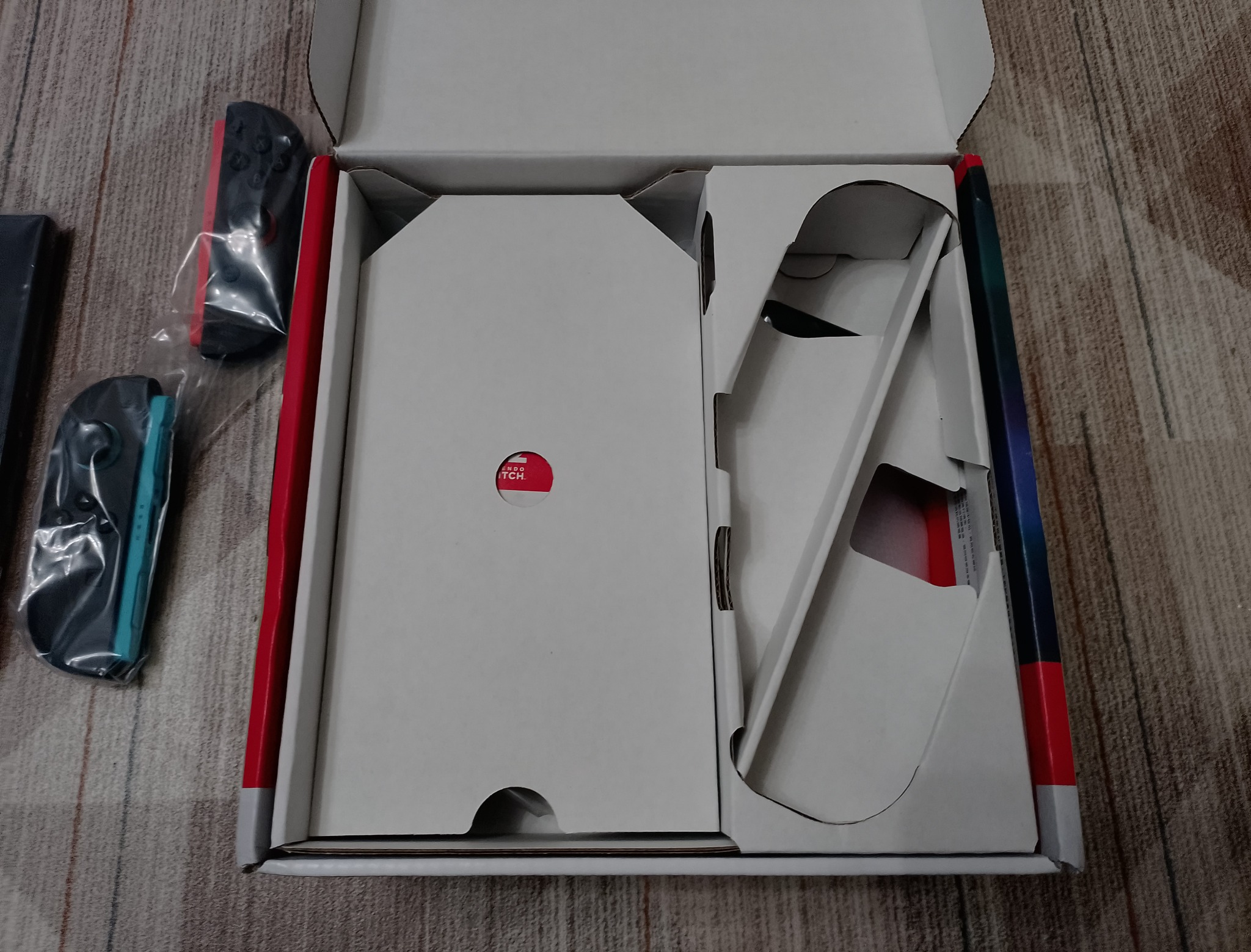 Лоток Nintendo Switch 2 после снятия Joy-Con 2