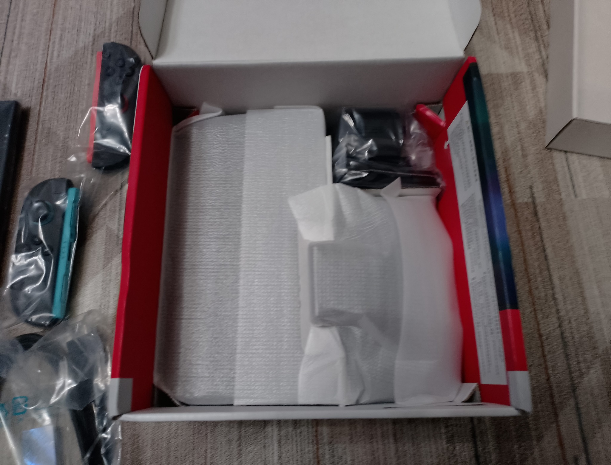 Док-станция и аксессуары Nintendo Switch 2 в упаковке