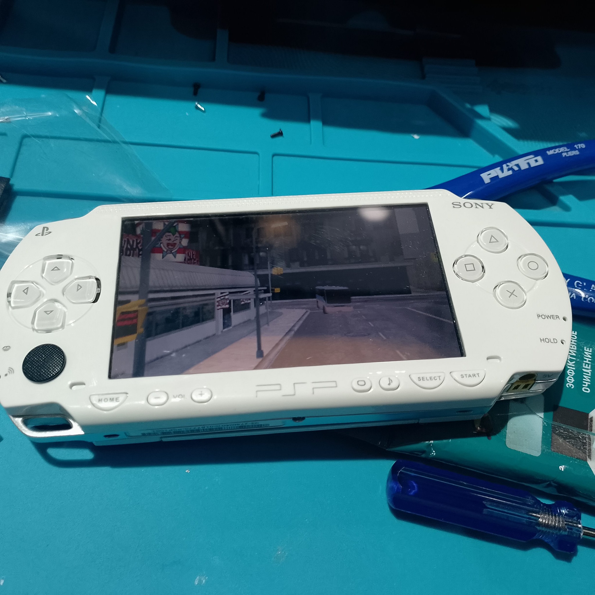 PSP-1004 замена корпуса - Повторный запуск игры нужен после сборки. Консоль должна работать не одну минуту, а спокойно выдерживать обычную игровую нагрузку.
