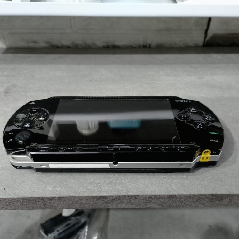 PSP-1008 не работают кнопки крестовины - внешний вид консоли спереди